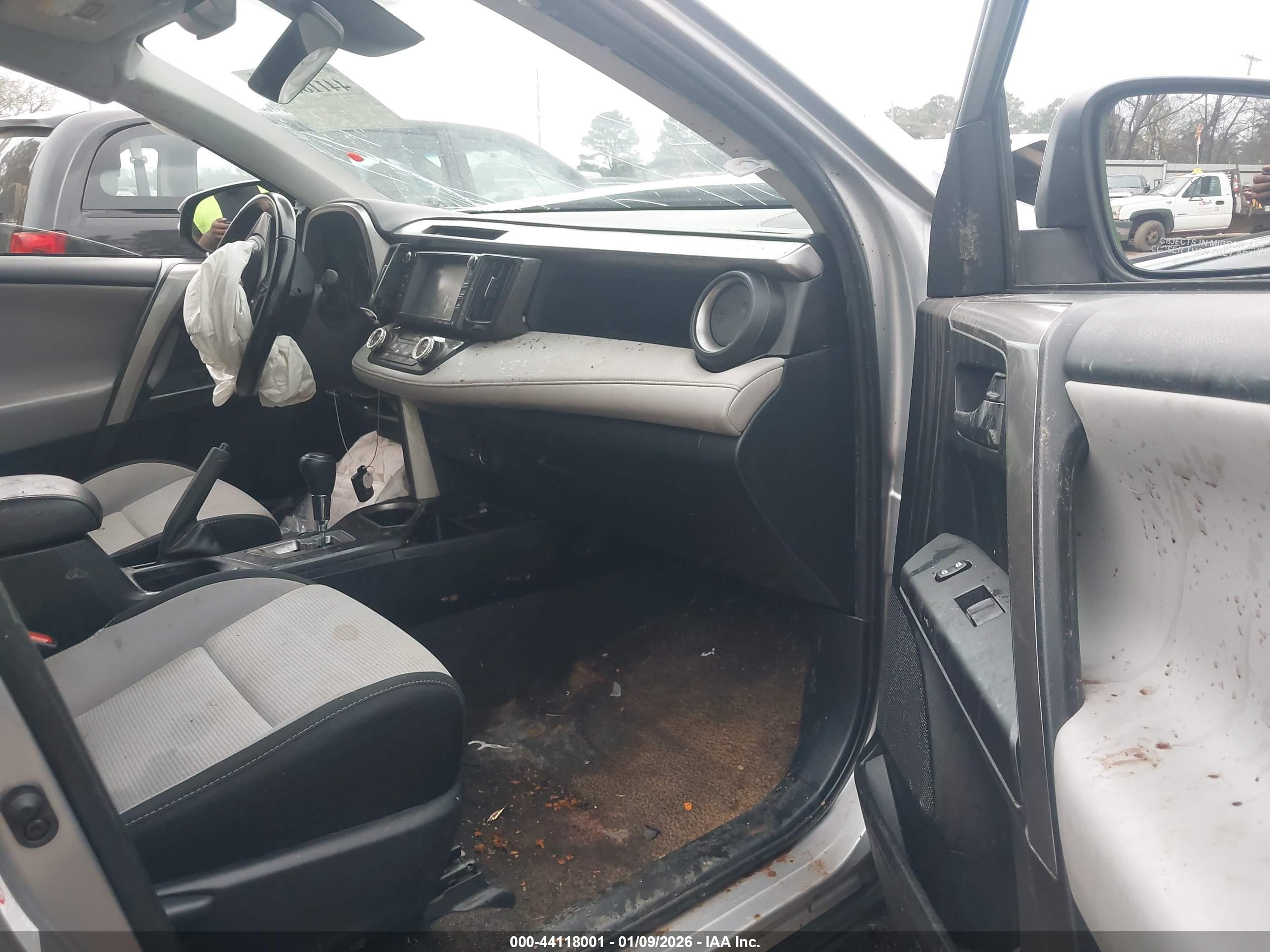 TOYOTA RAV4 image 5