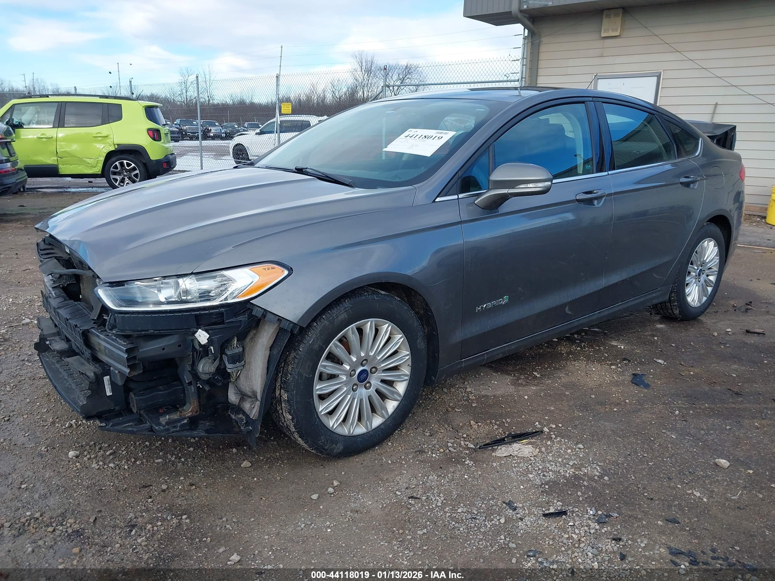 FORD FUSION image 2