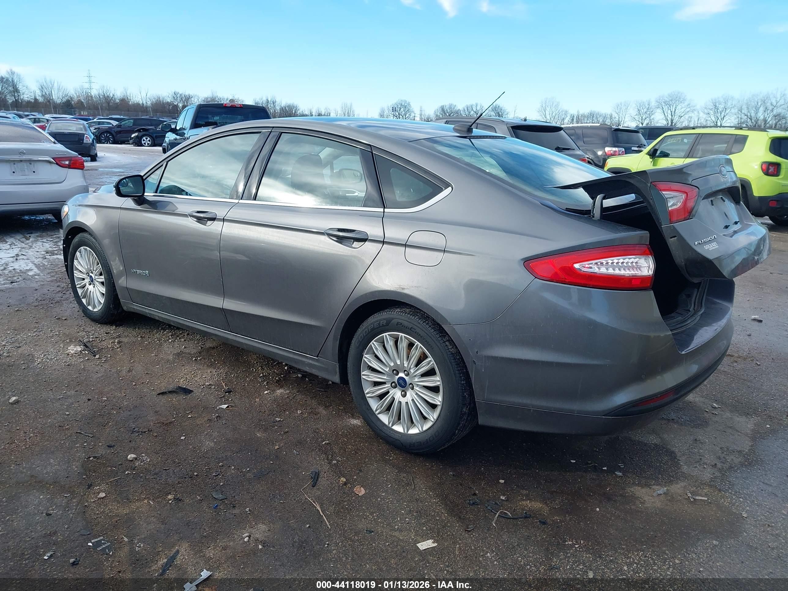 FORD FUSION image 3