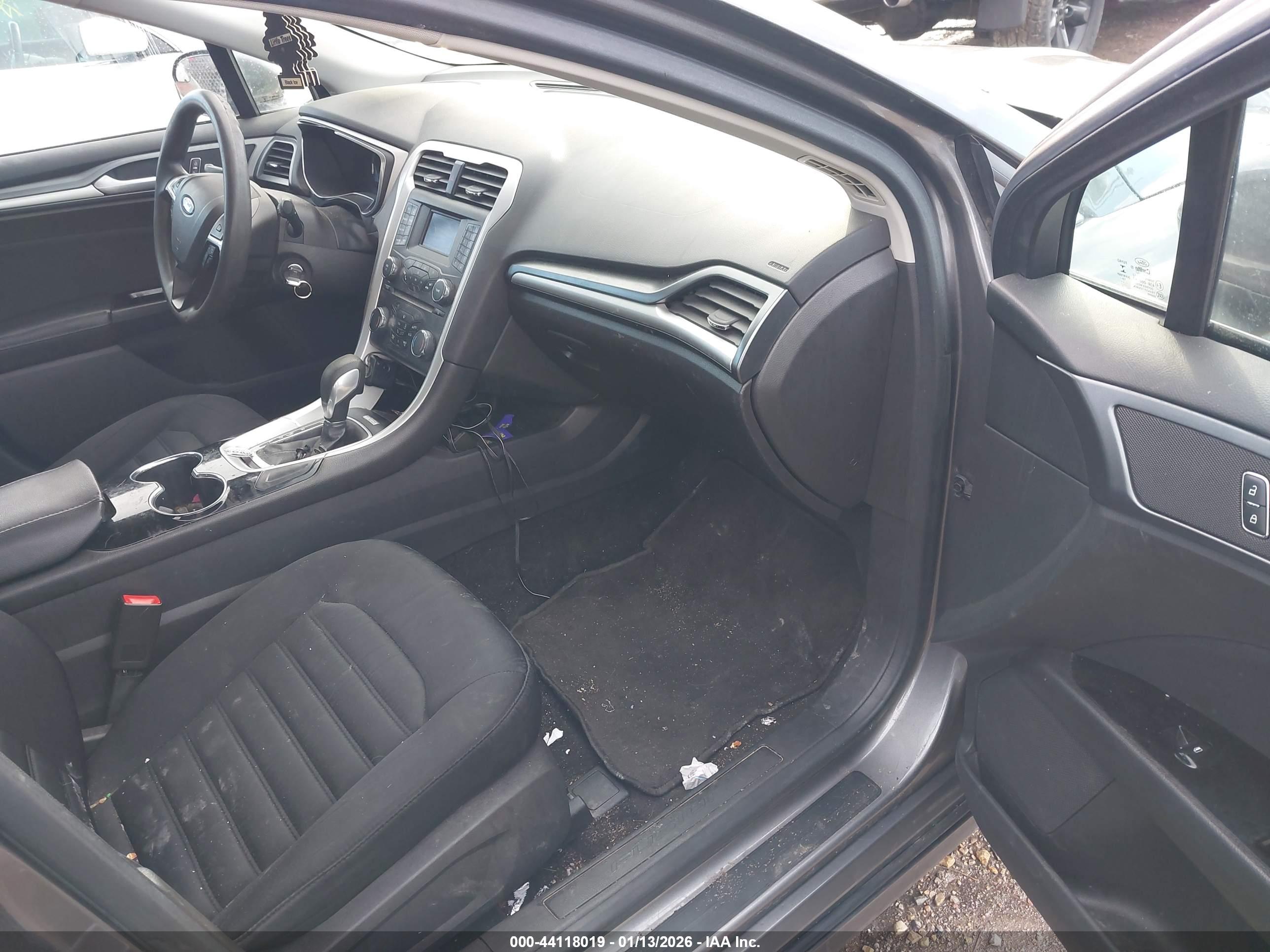 FORD FUSION image 5
