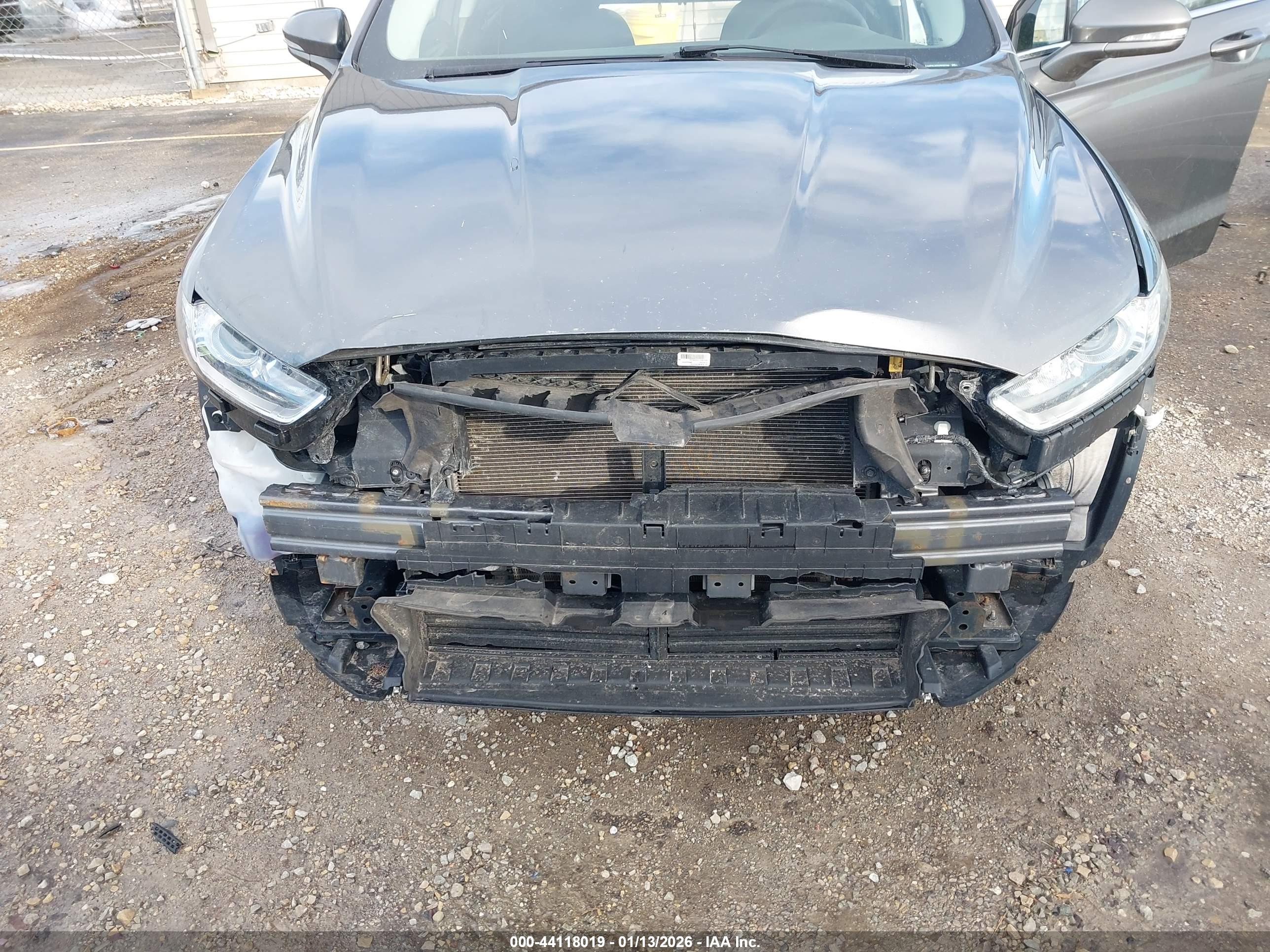 FORD FUSION image 6