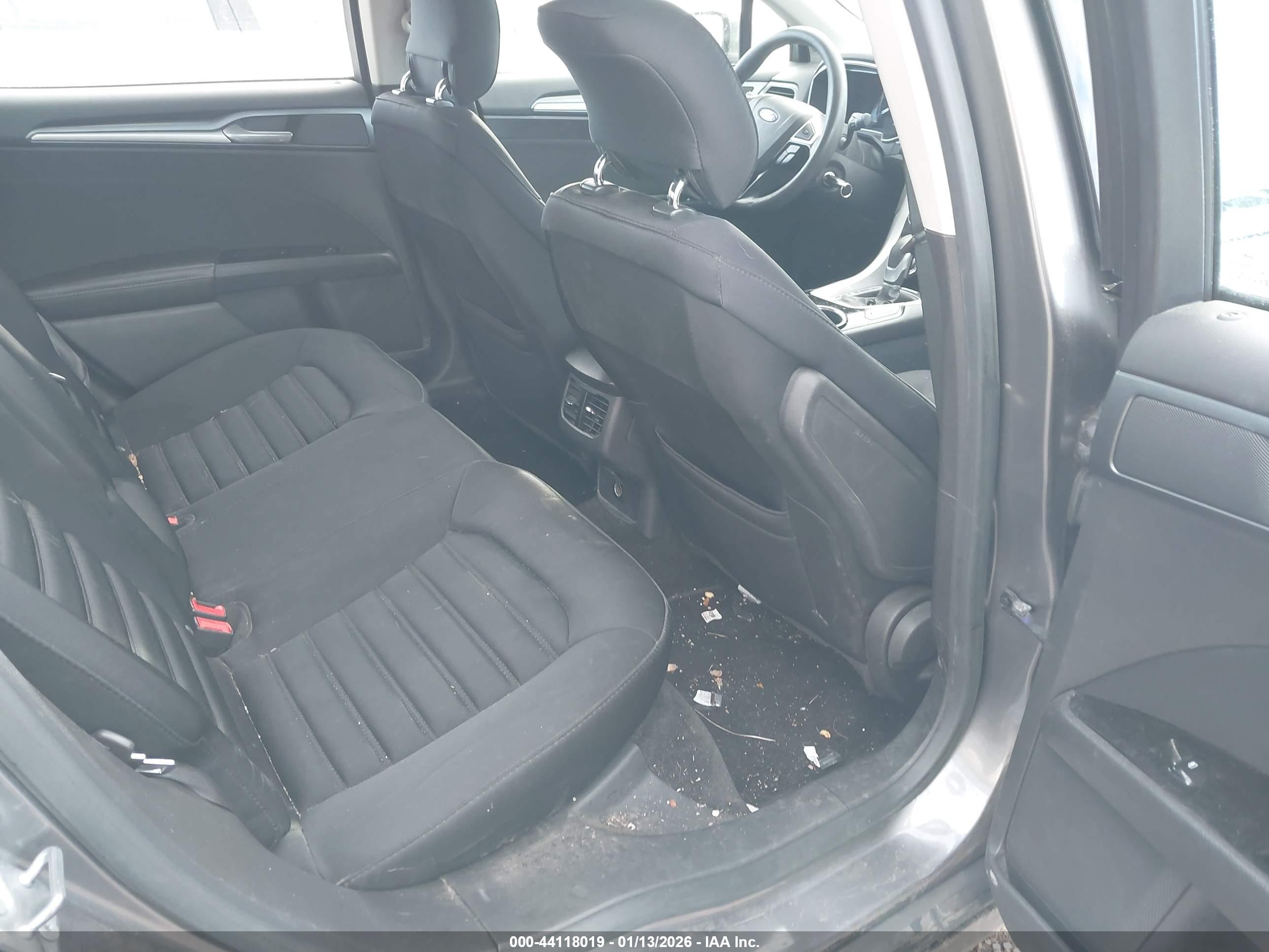 FORD FUSION image 8