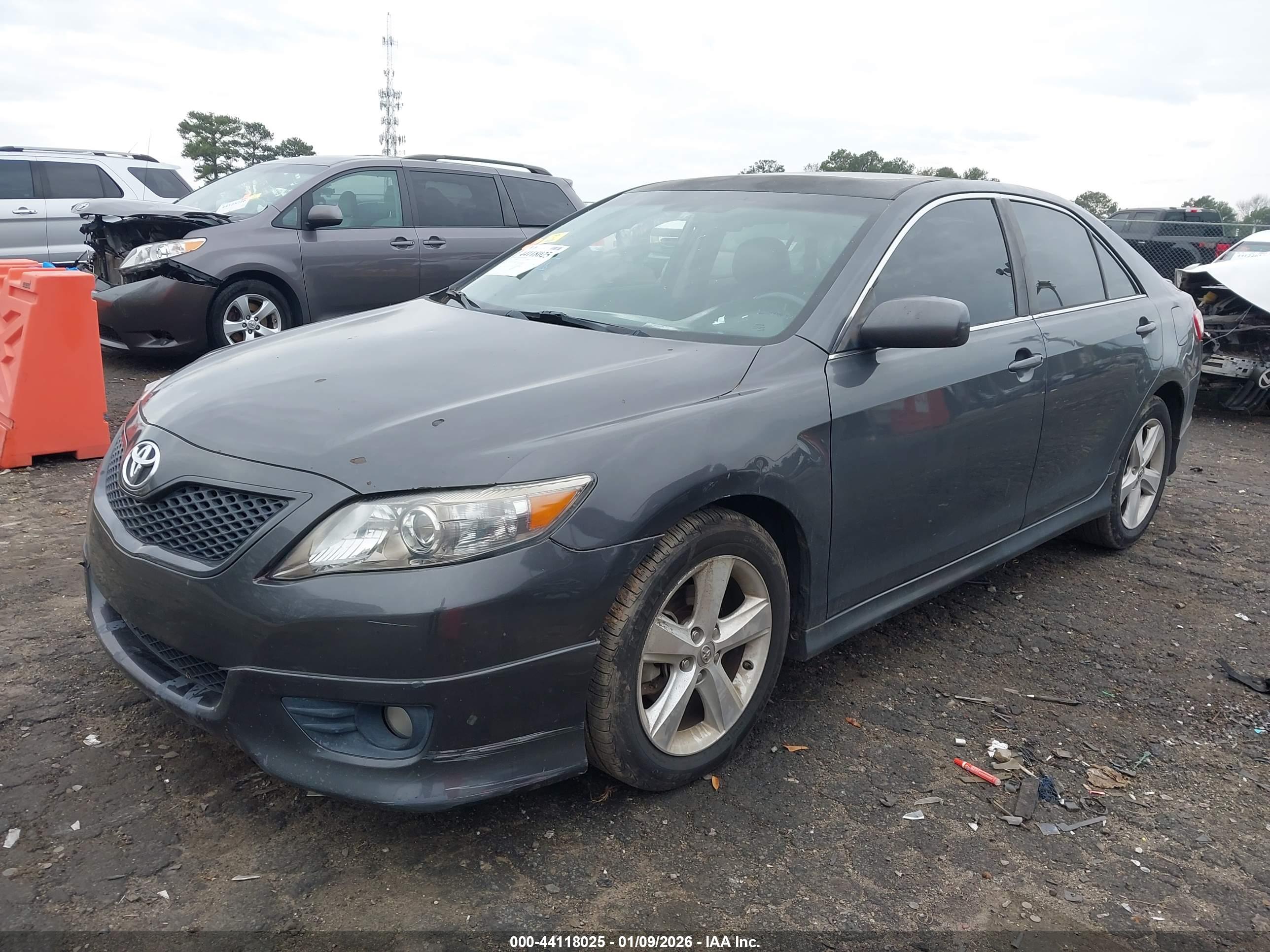 TOYOTA CAMRY image 2