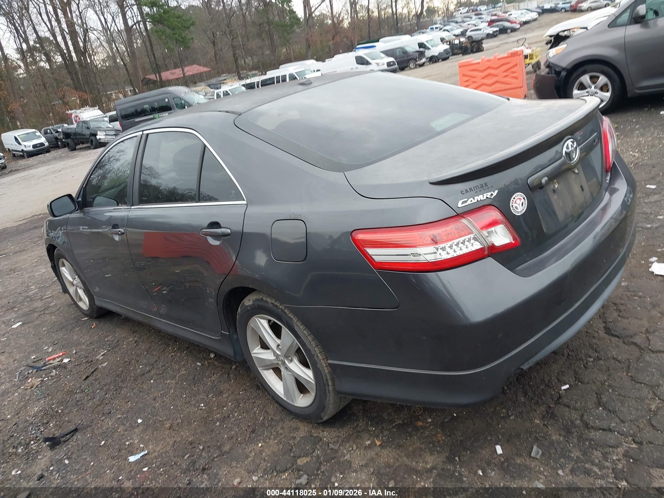 TOYOTA CAMRY image 3