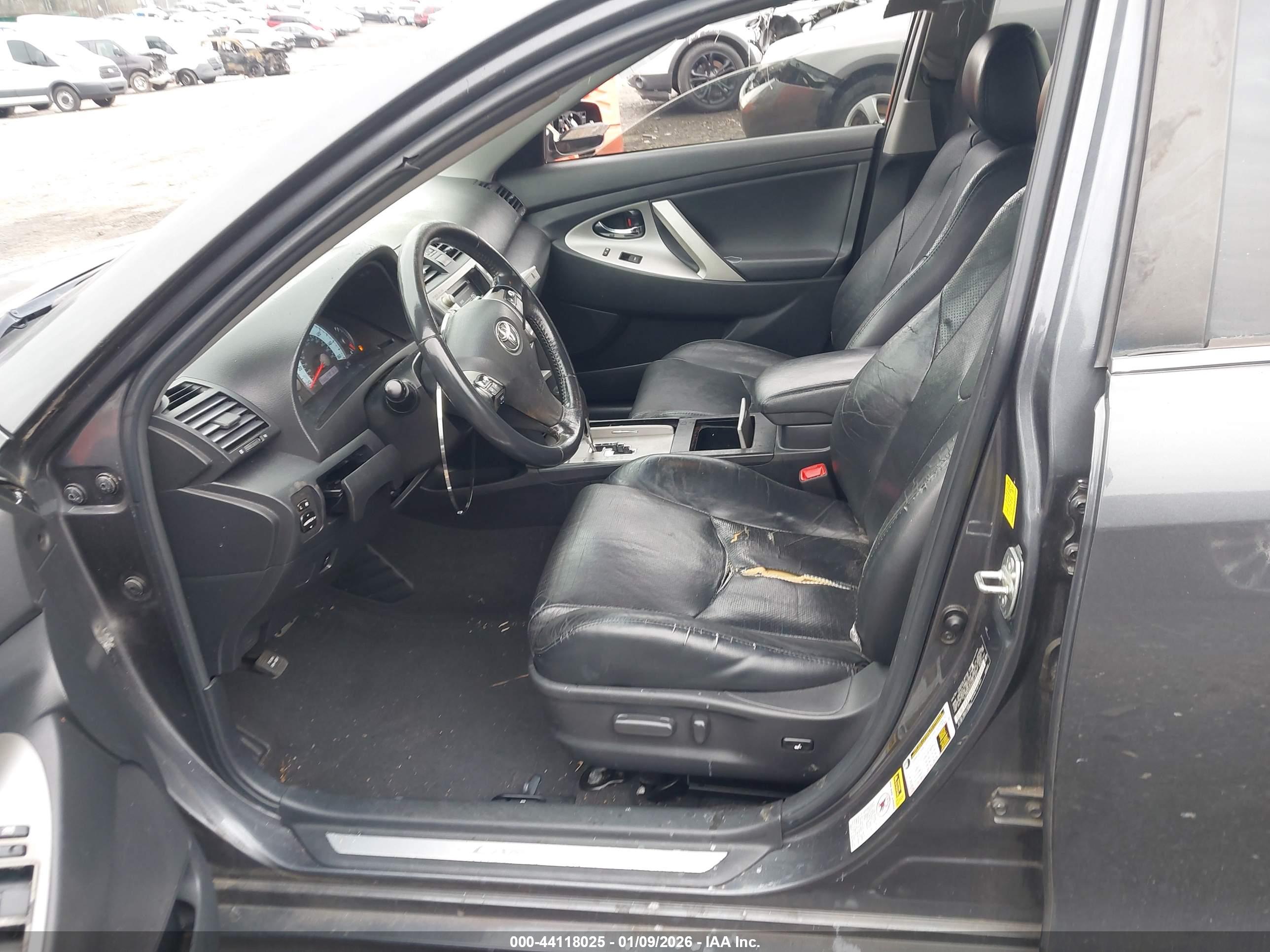 TOYOTA CAMRY image 5