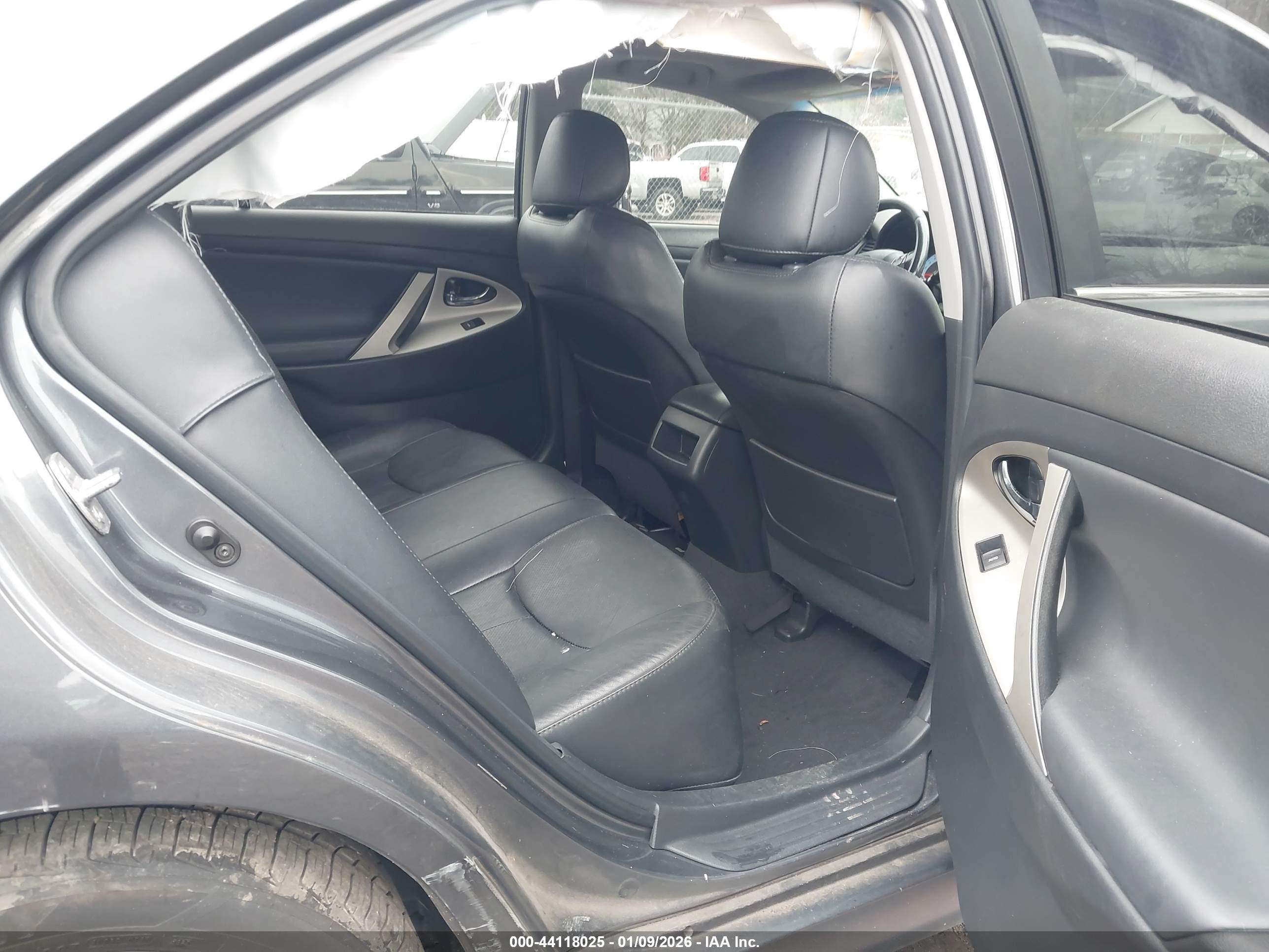 TOYOTA CAMRY image 8