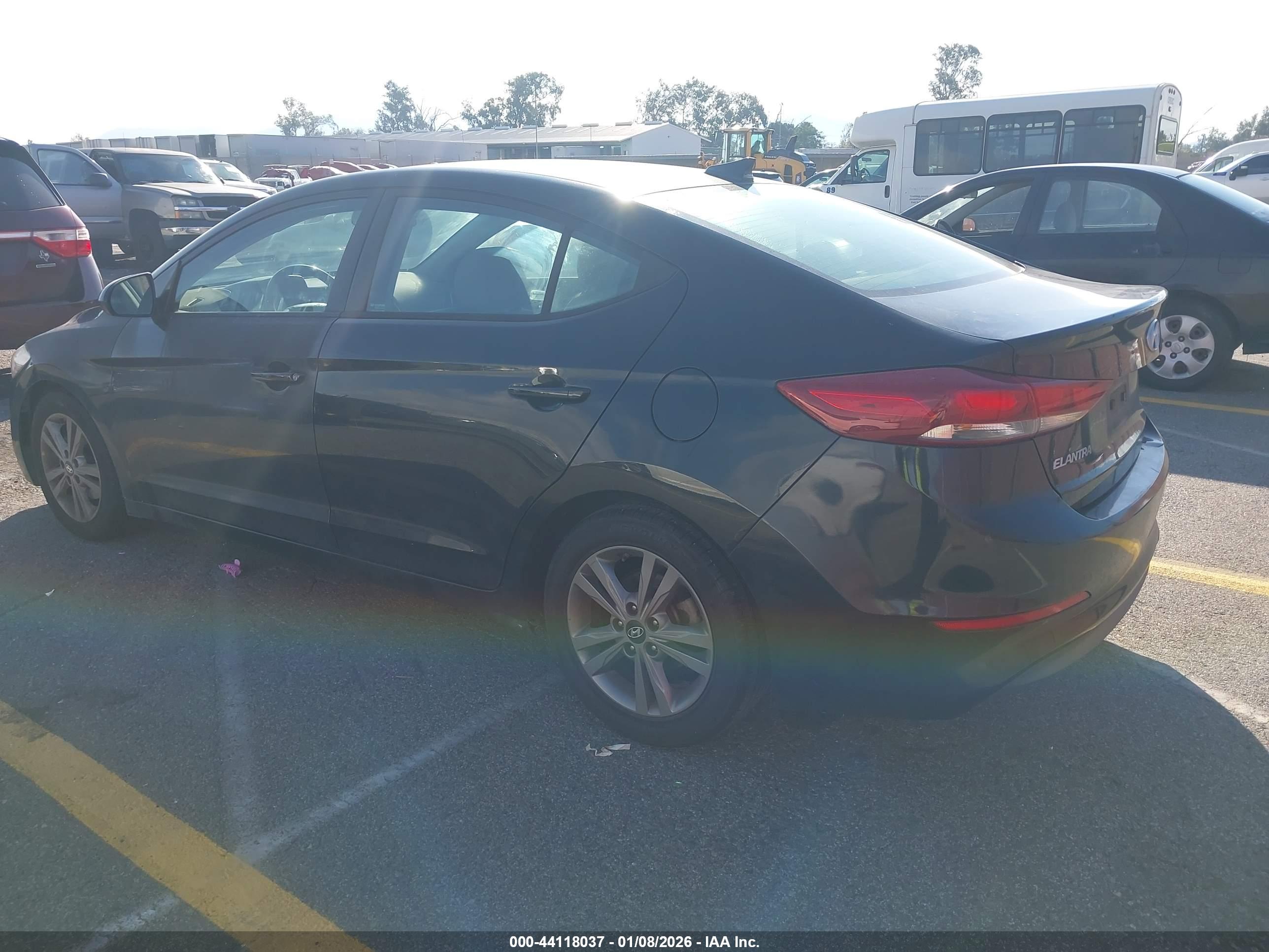 HYUNDAI ELANTRA image 3