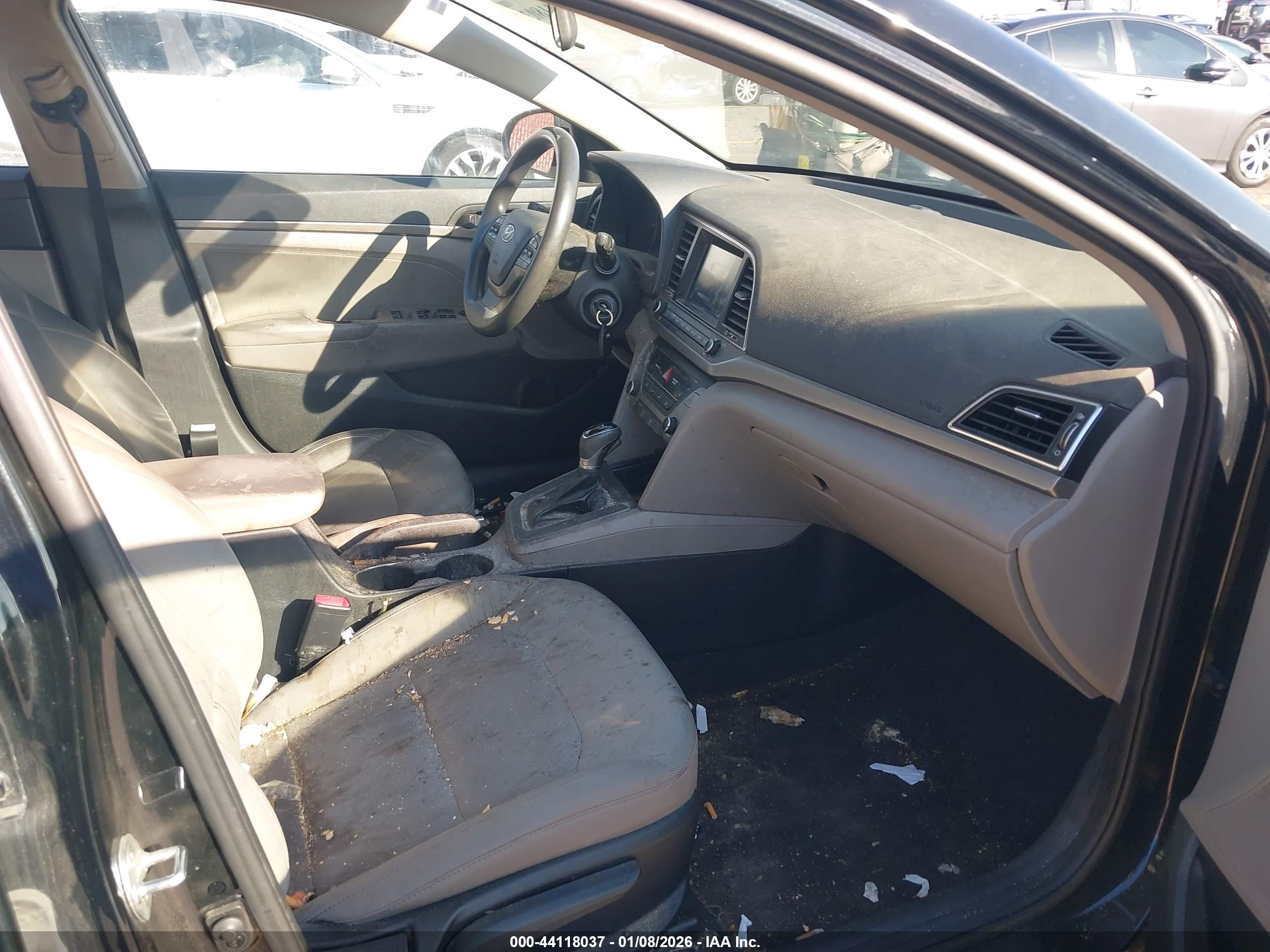 HYUNDAI ELANTRA image 5