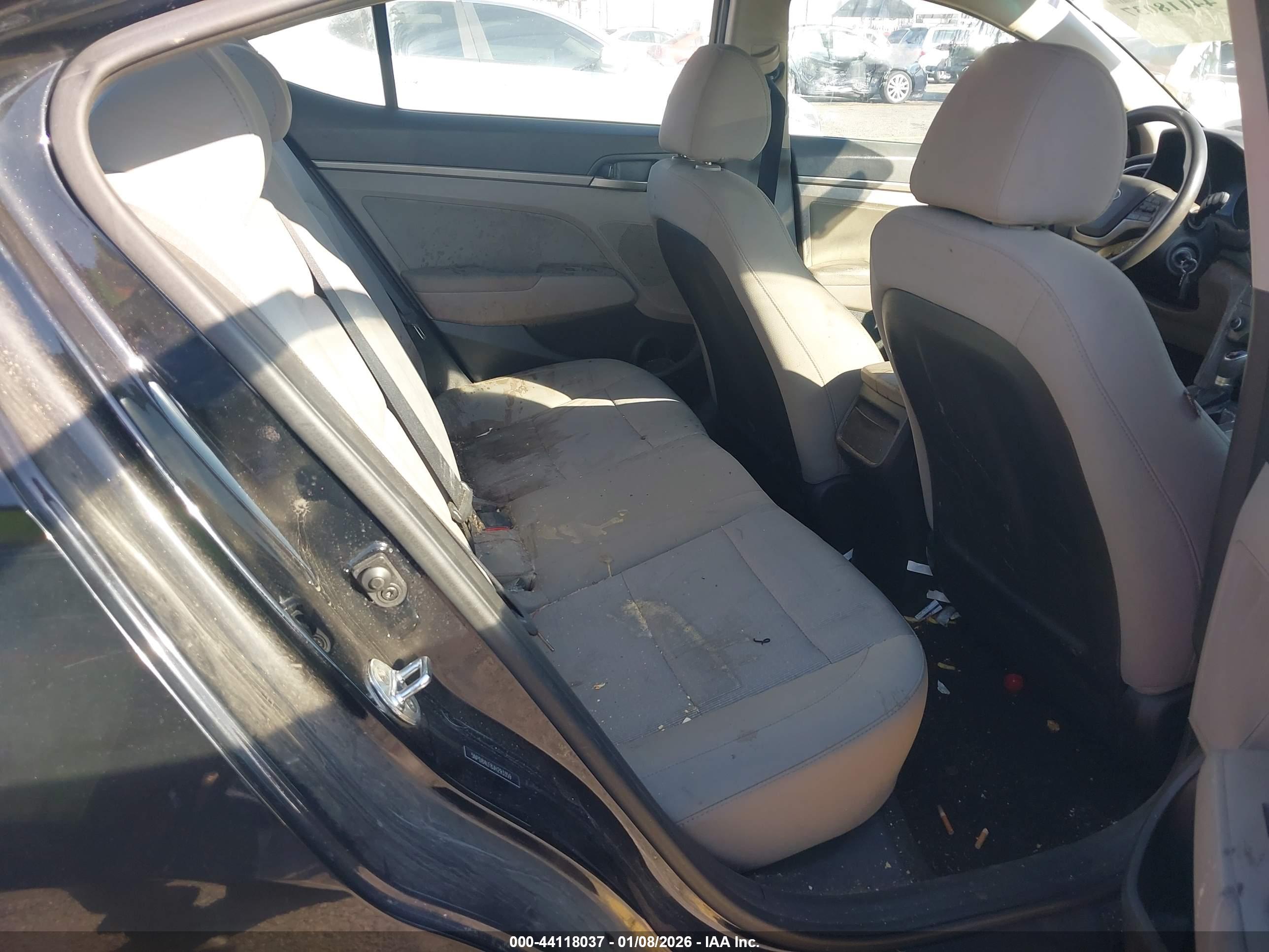 HYUNDAI ELANTRA image 8