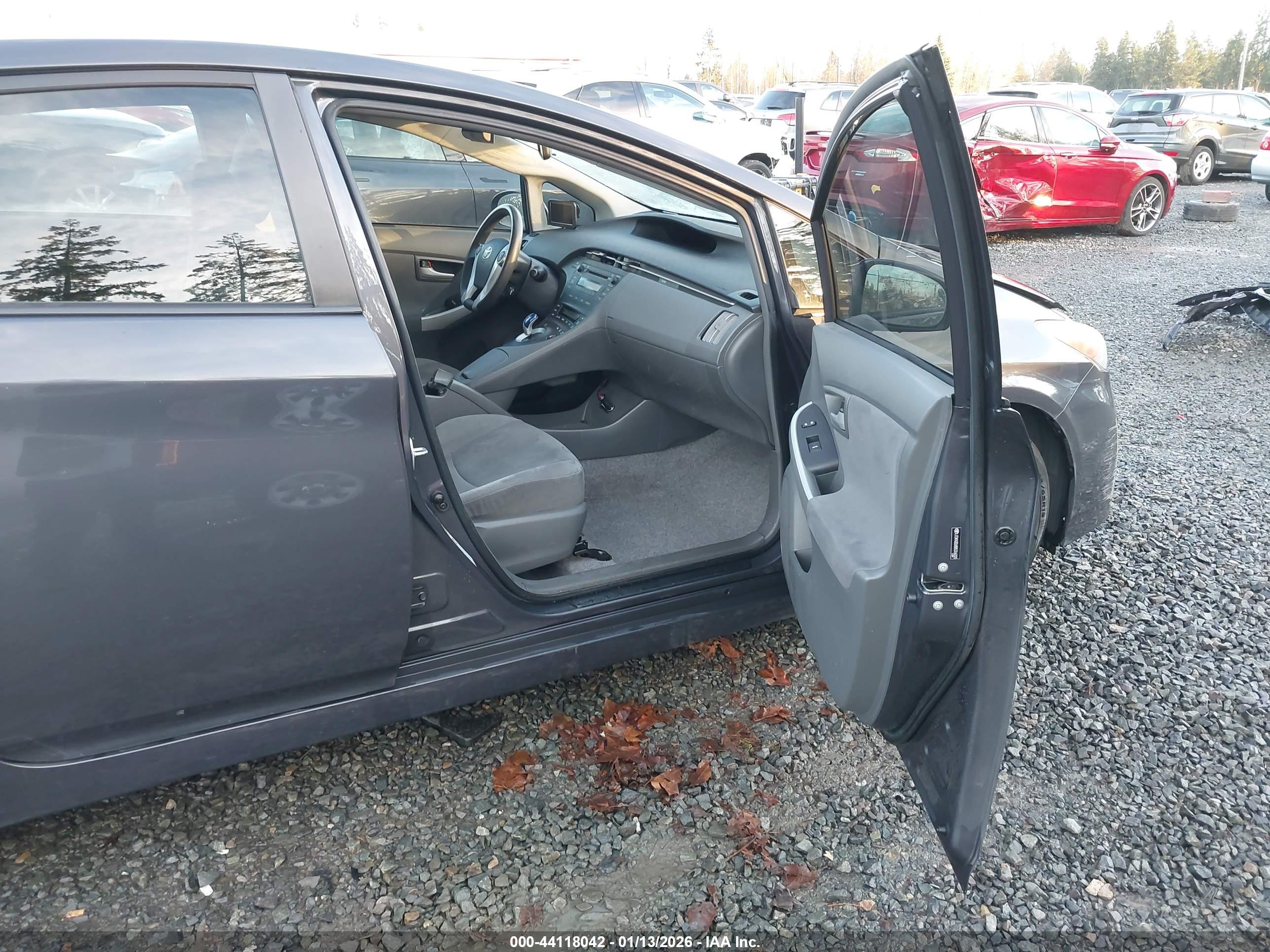 TOYOTA PRIUS image 5