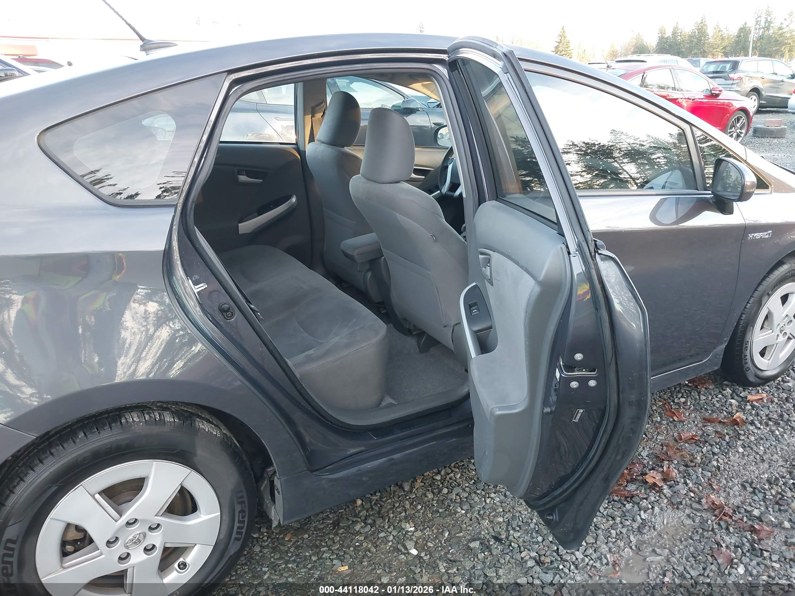 TOYOTA PRIUS image 8