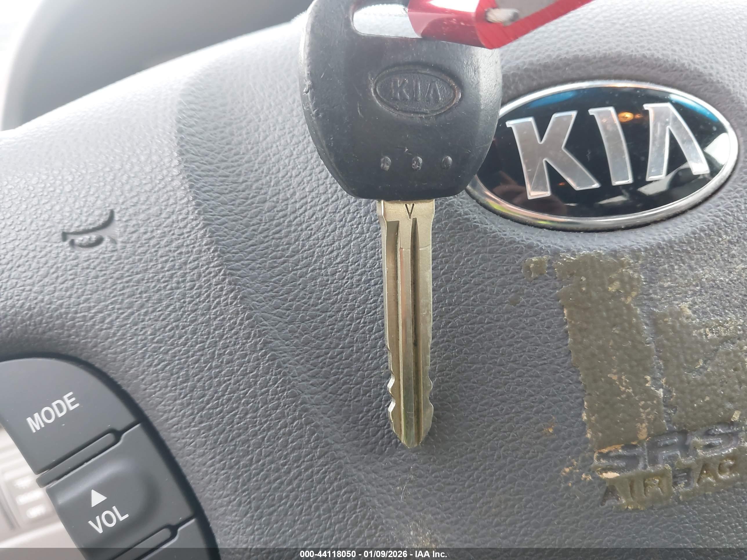 KIA SEDONA image 11