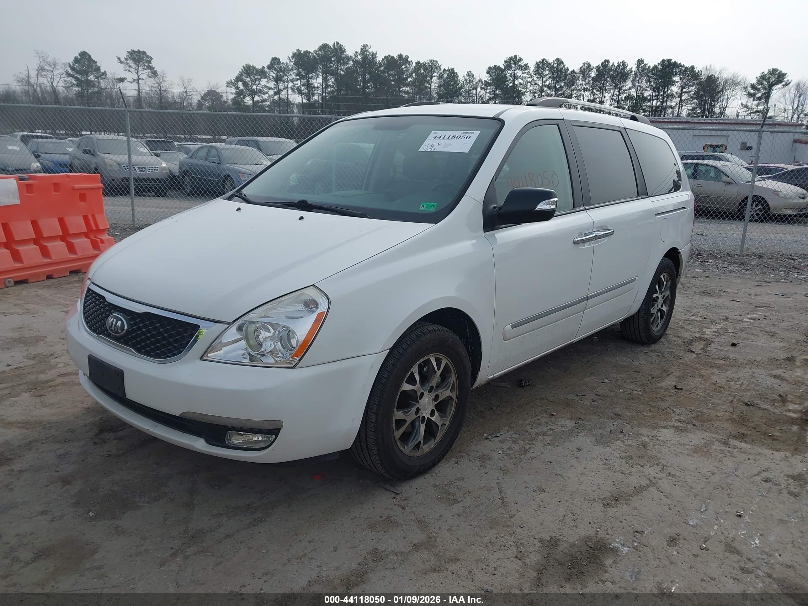 KIA SEDONA image 2