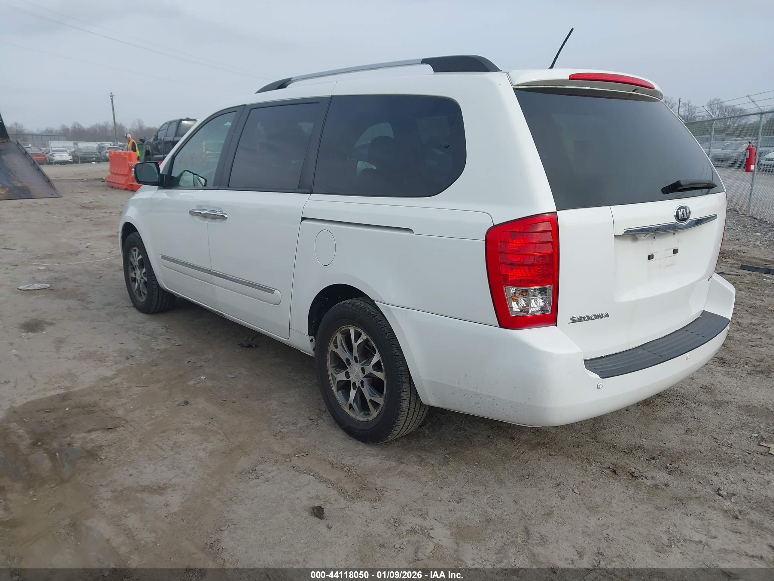 KIA SEDONA image 3