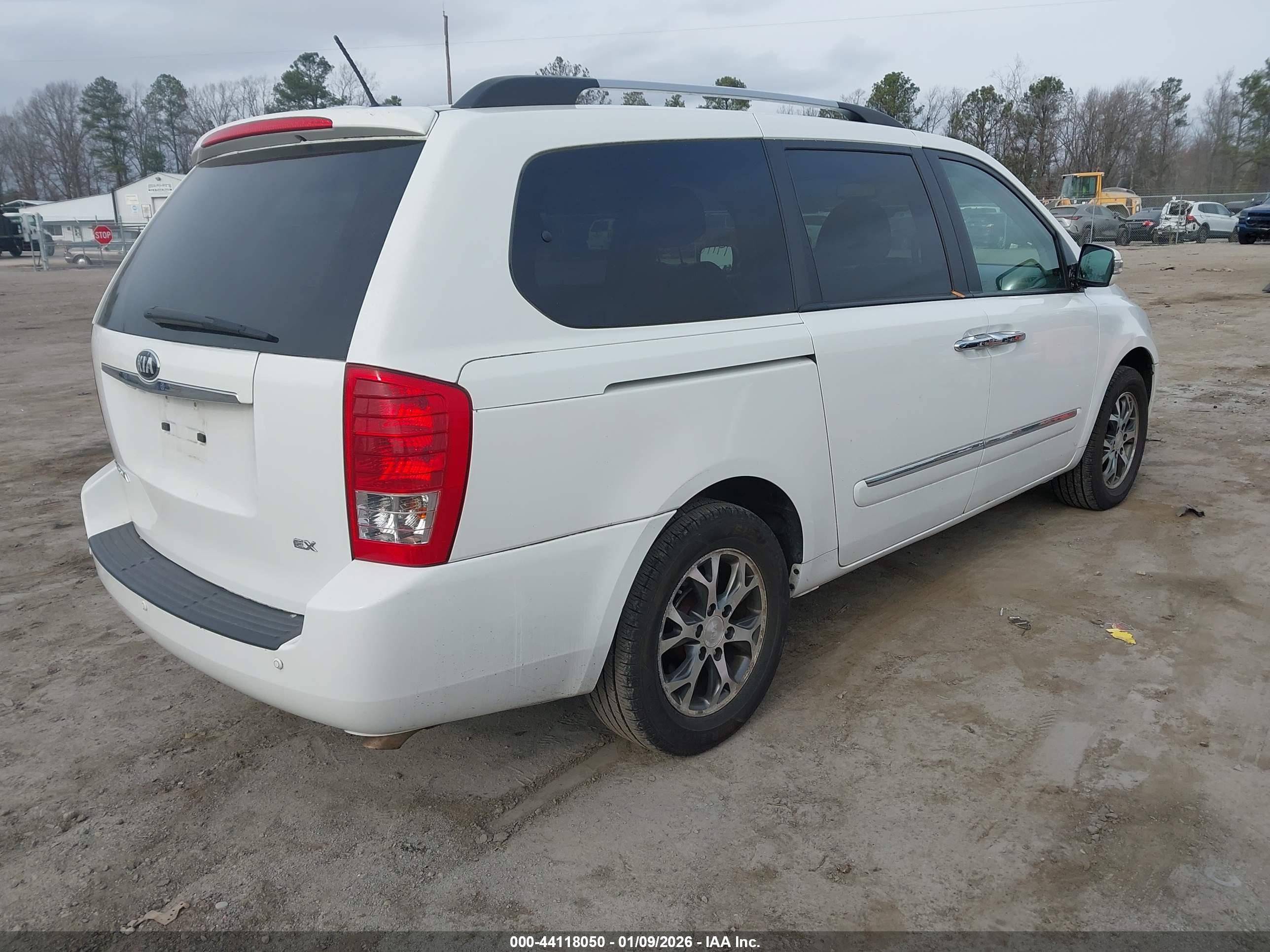 KIA SEDONA image 4