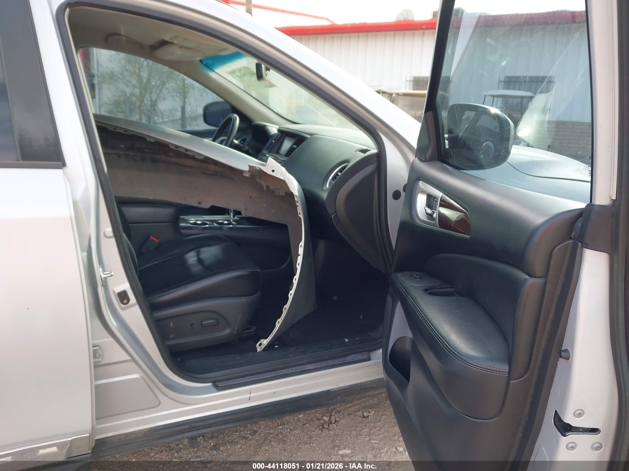 NISSAN PATHFINDER image 5