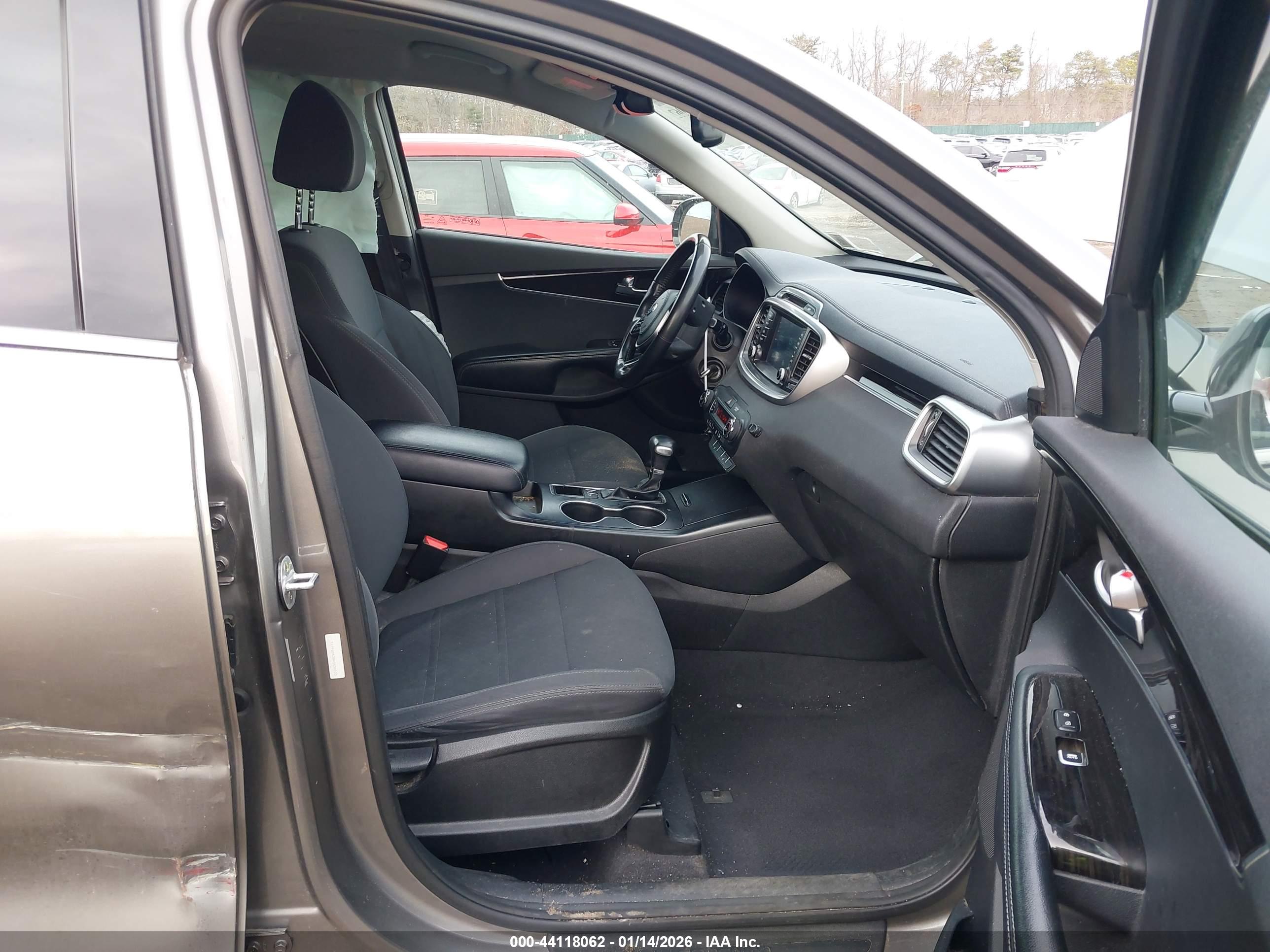 KIA SORENTO image 5