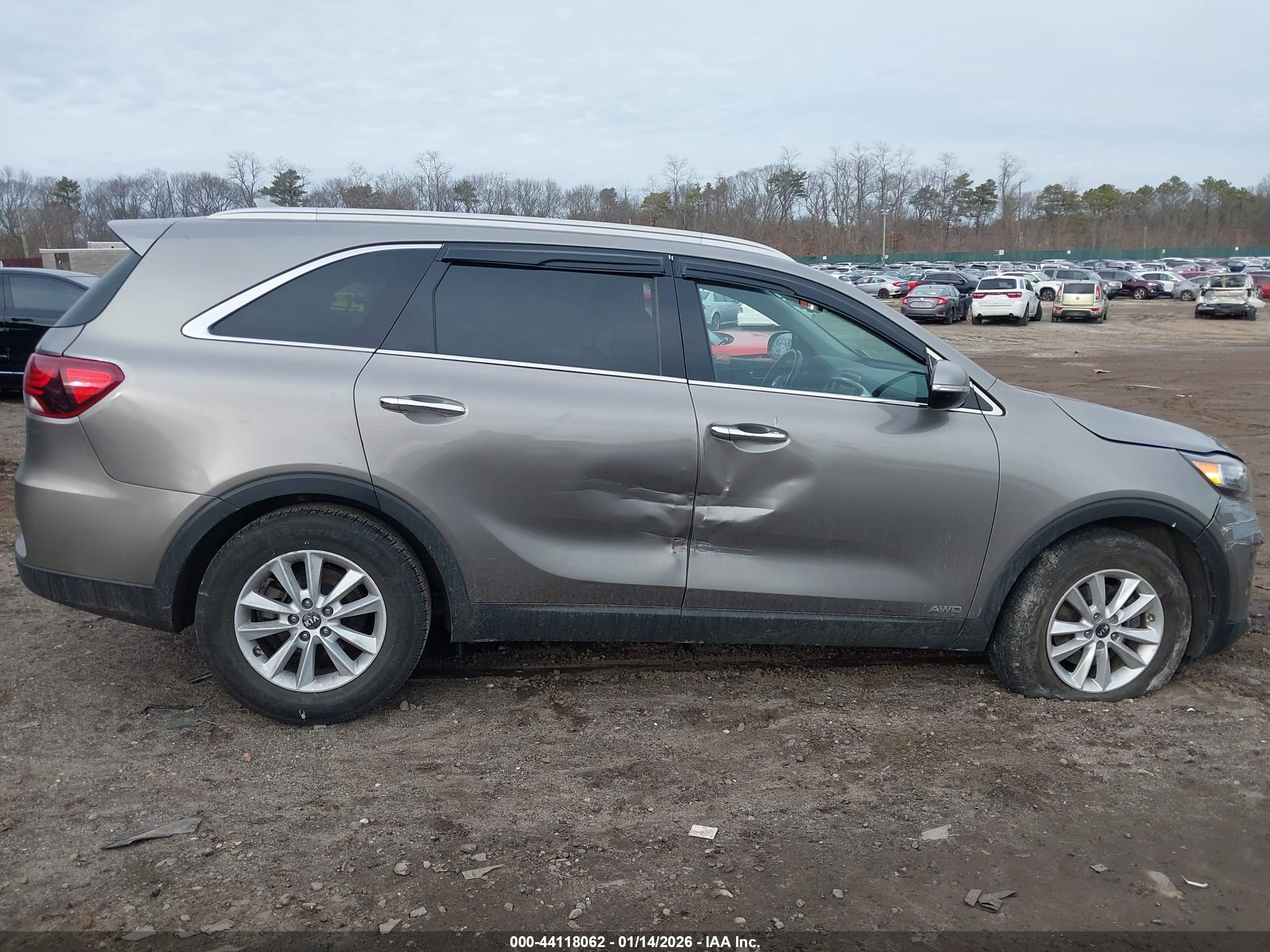KIA SORENTO image 6