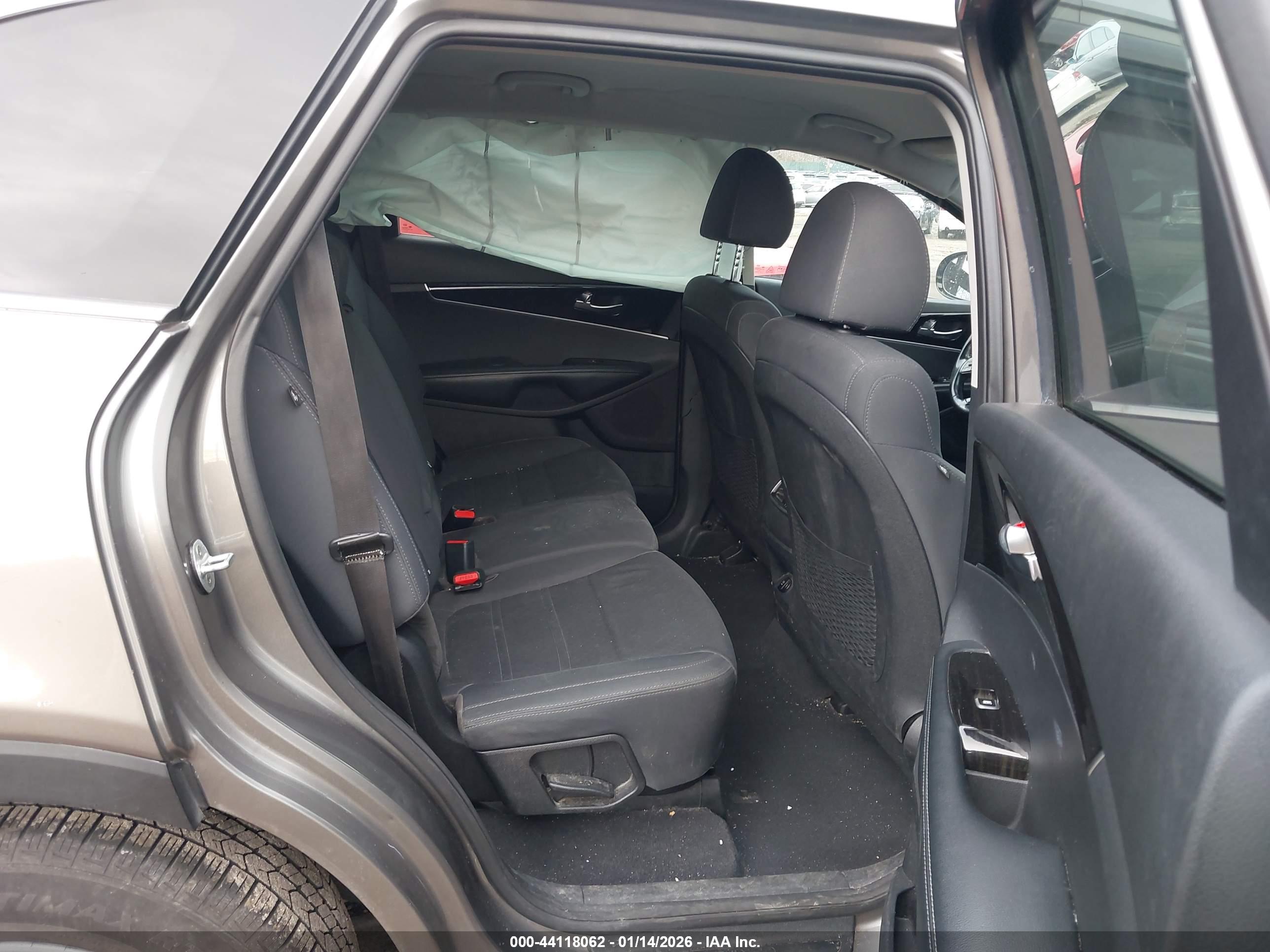 KIA SORENTO image 8