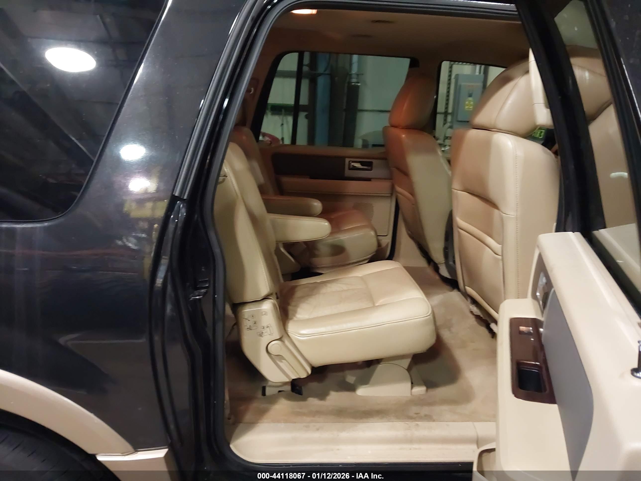 FORD EXPEDITION image 8