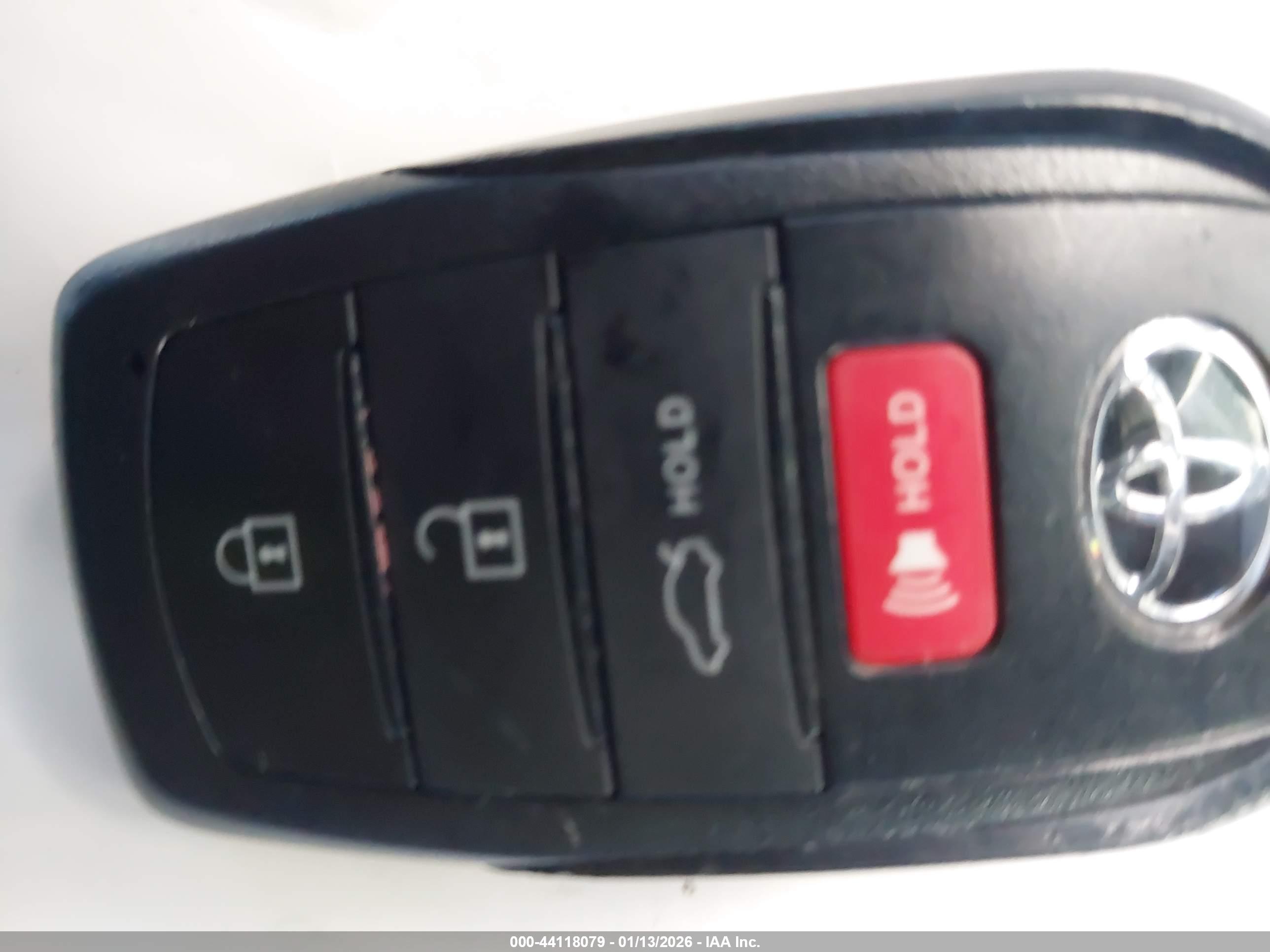 TOYOTA CROWN image 11