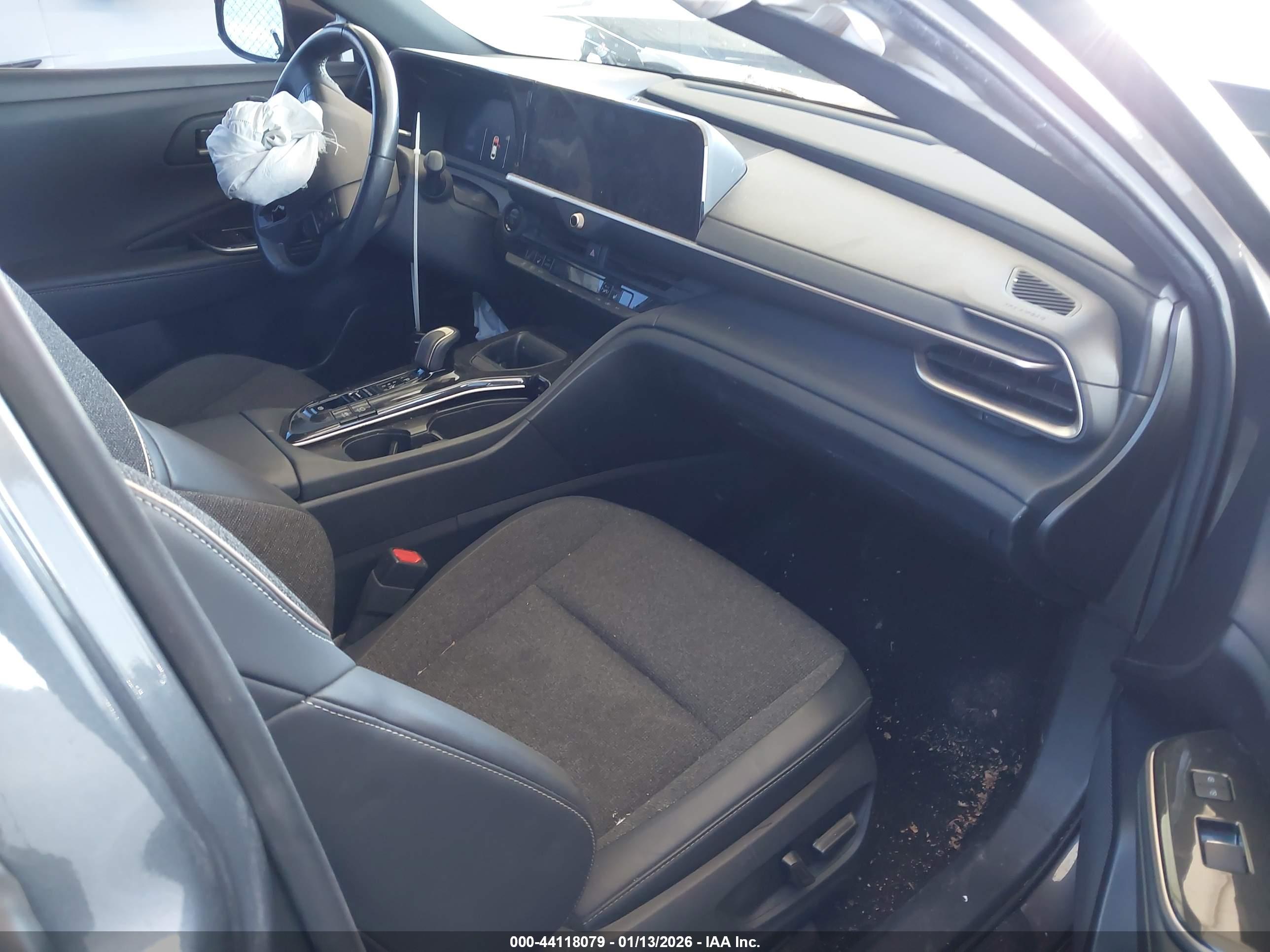 TOYOTA CROWN image 5
