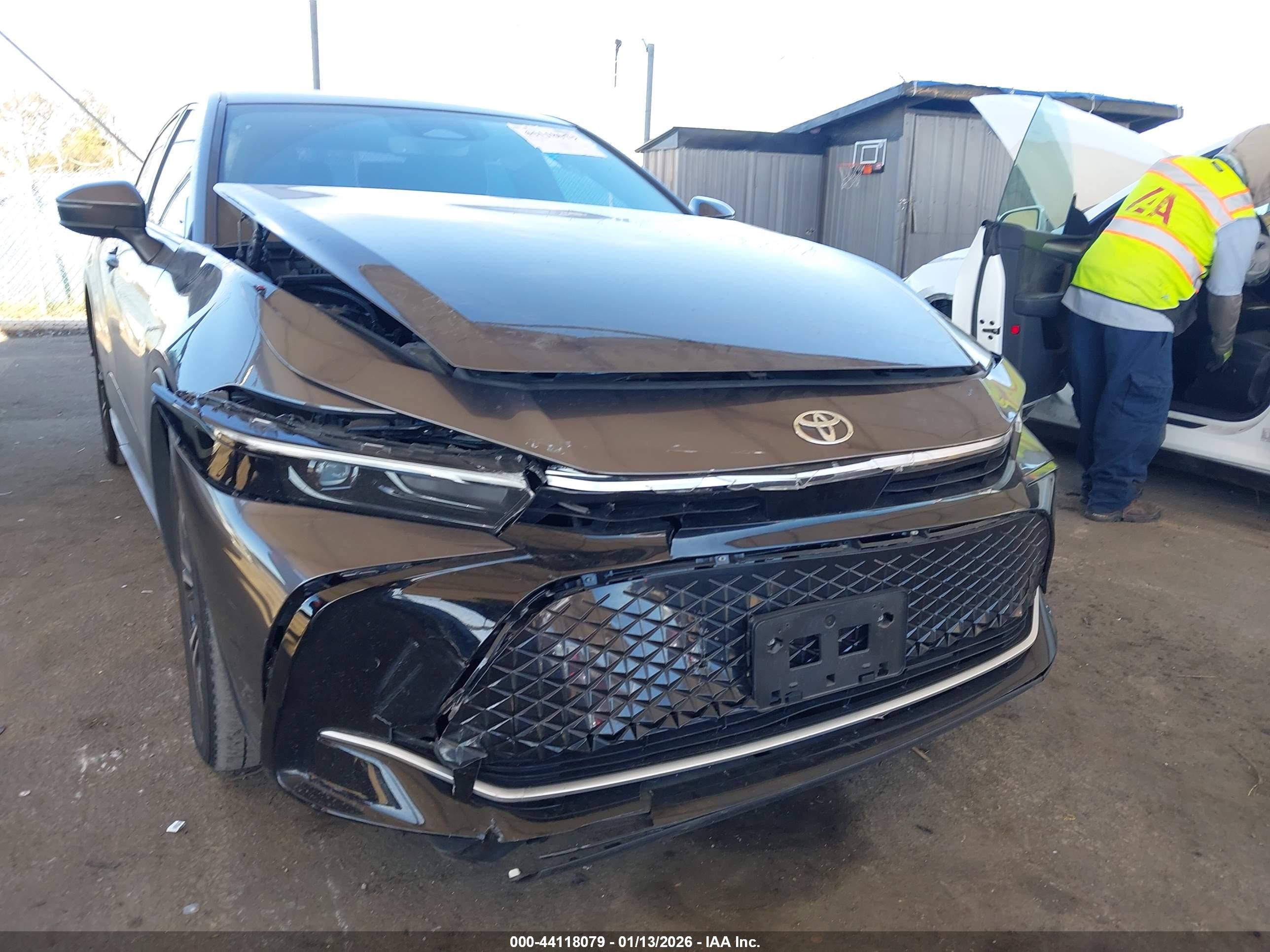 TOYOTA CROWN image 6