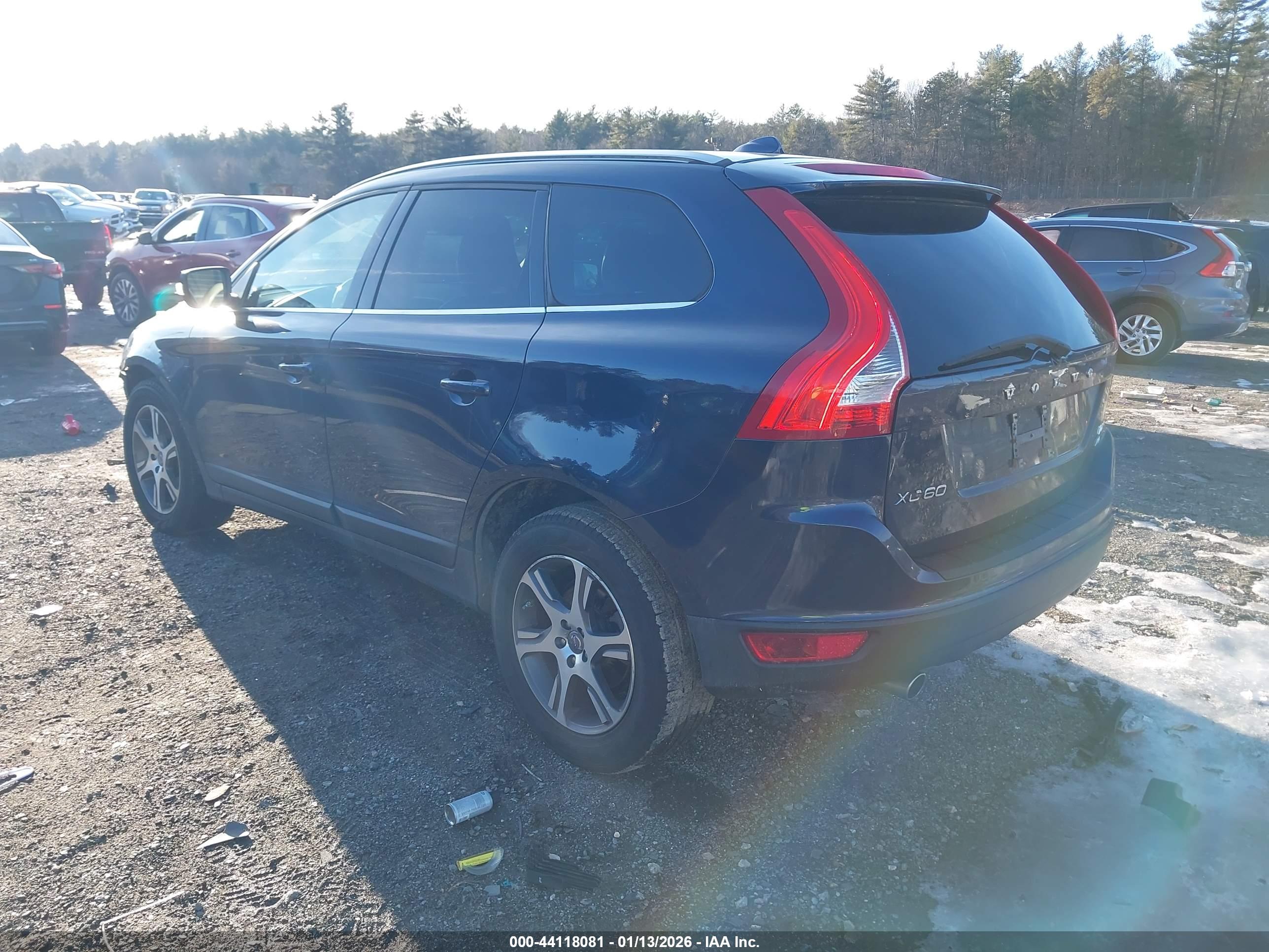VOLVO XC60 image 3