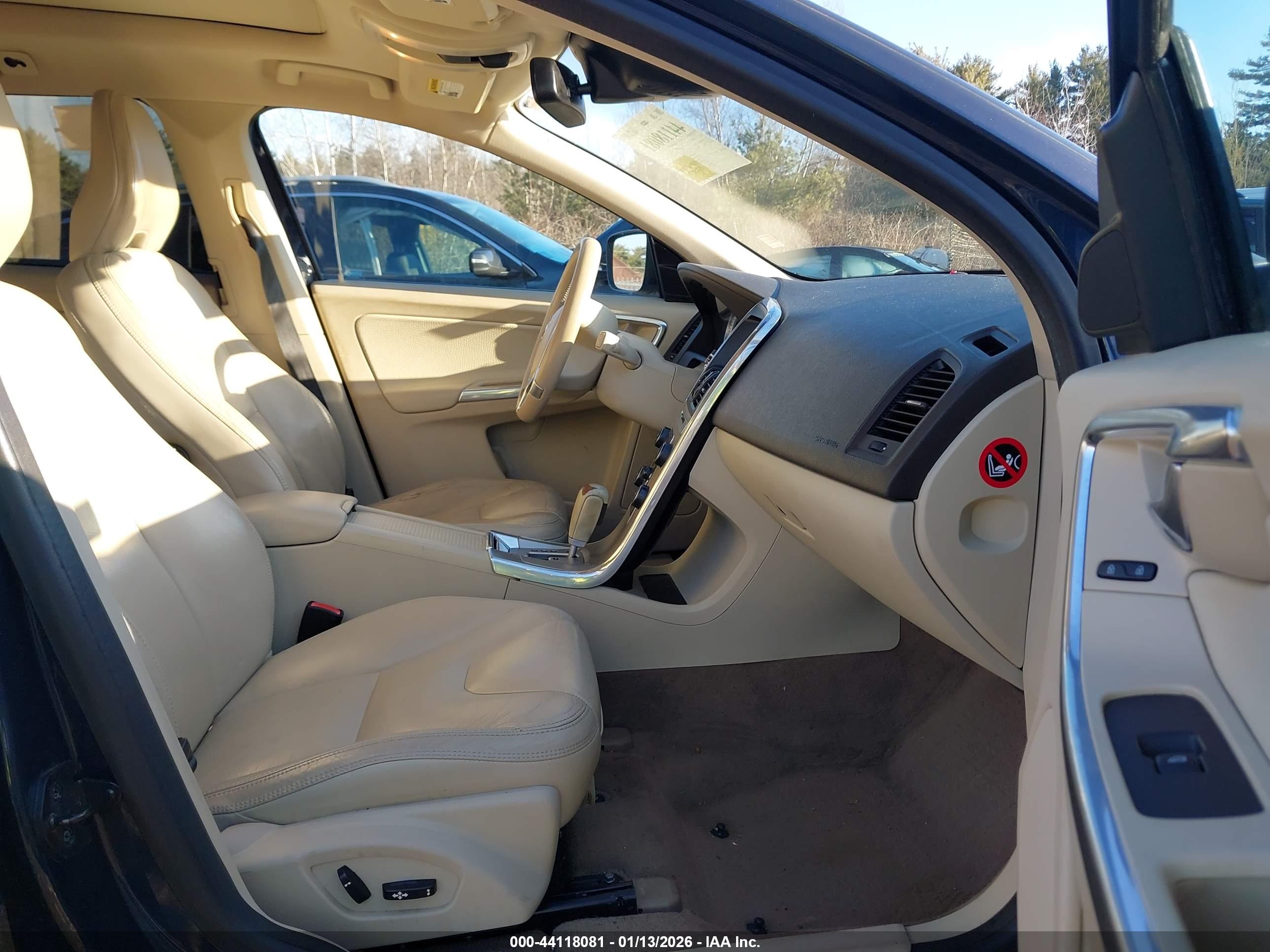 VOLVO XC60 image 5