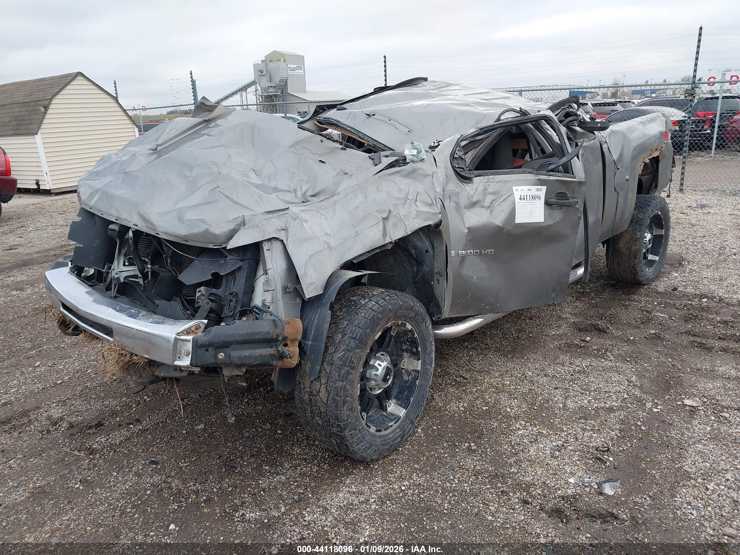 CHEVROLET SILVERADO image 2