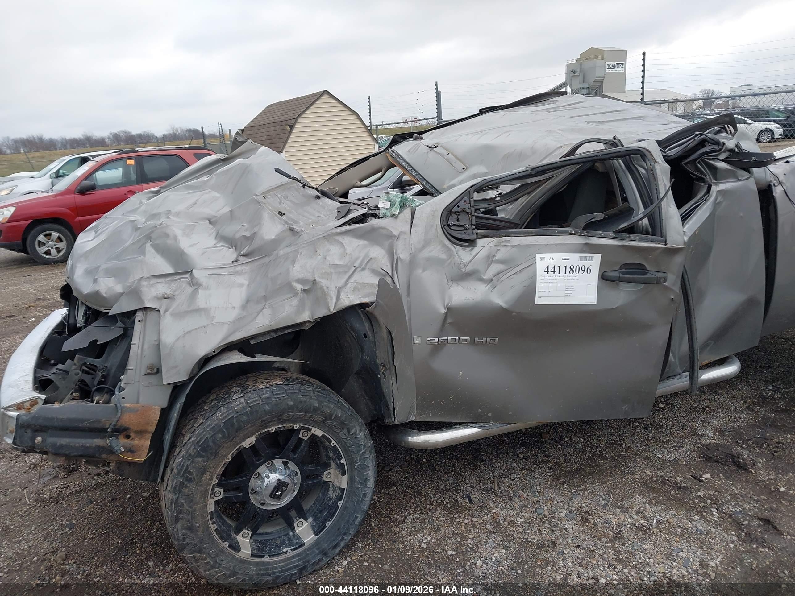 CHEVROLET SILVERADO image 6