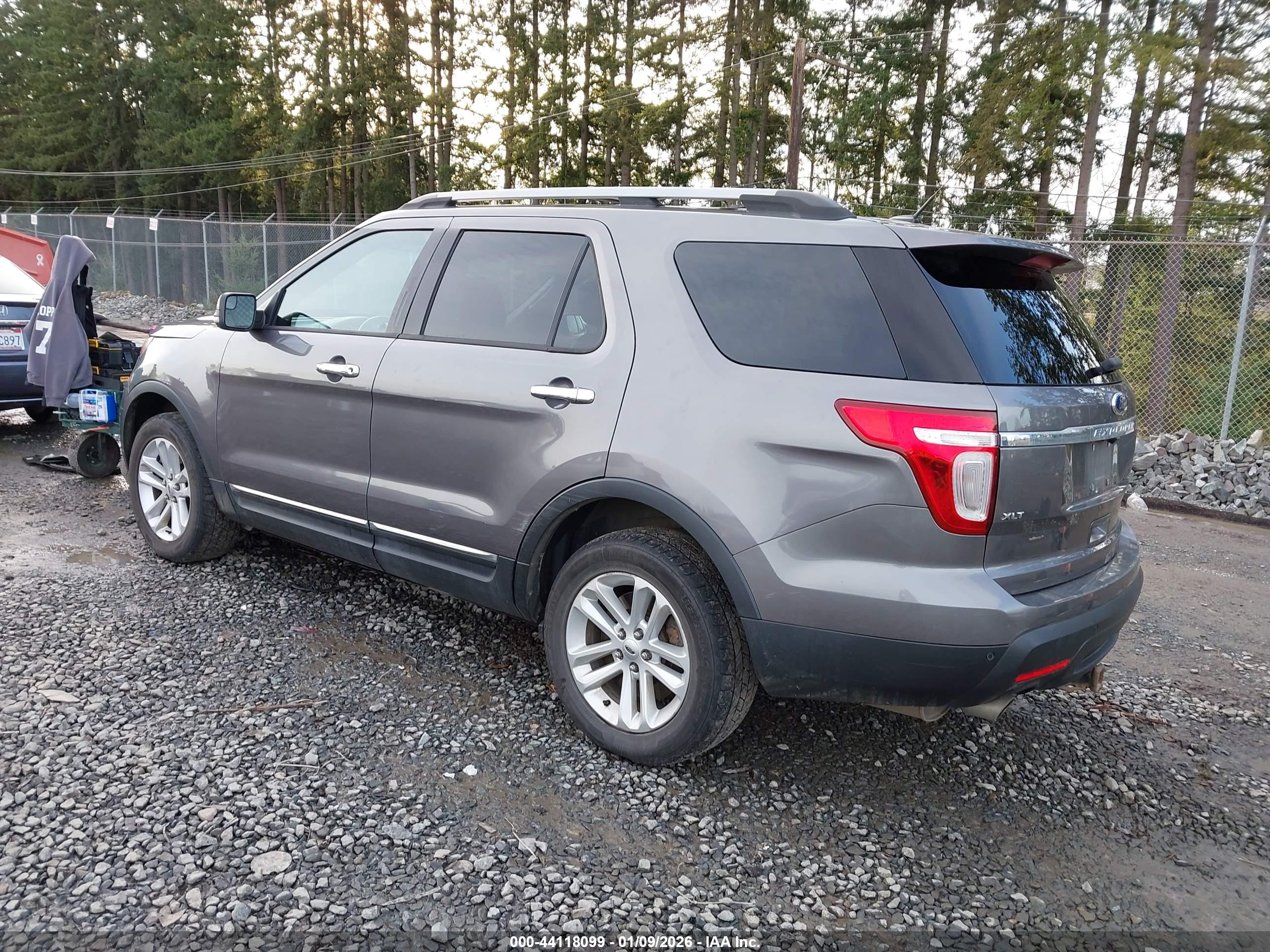 FORD EXPLORER image 3