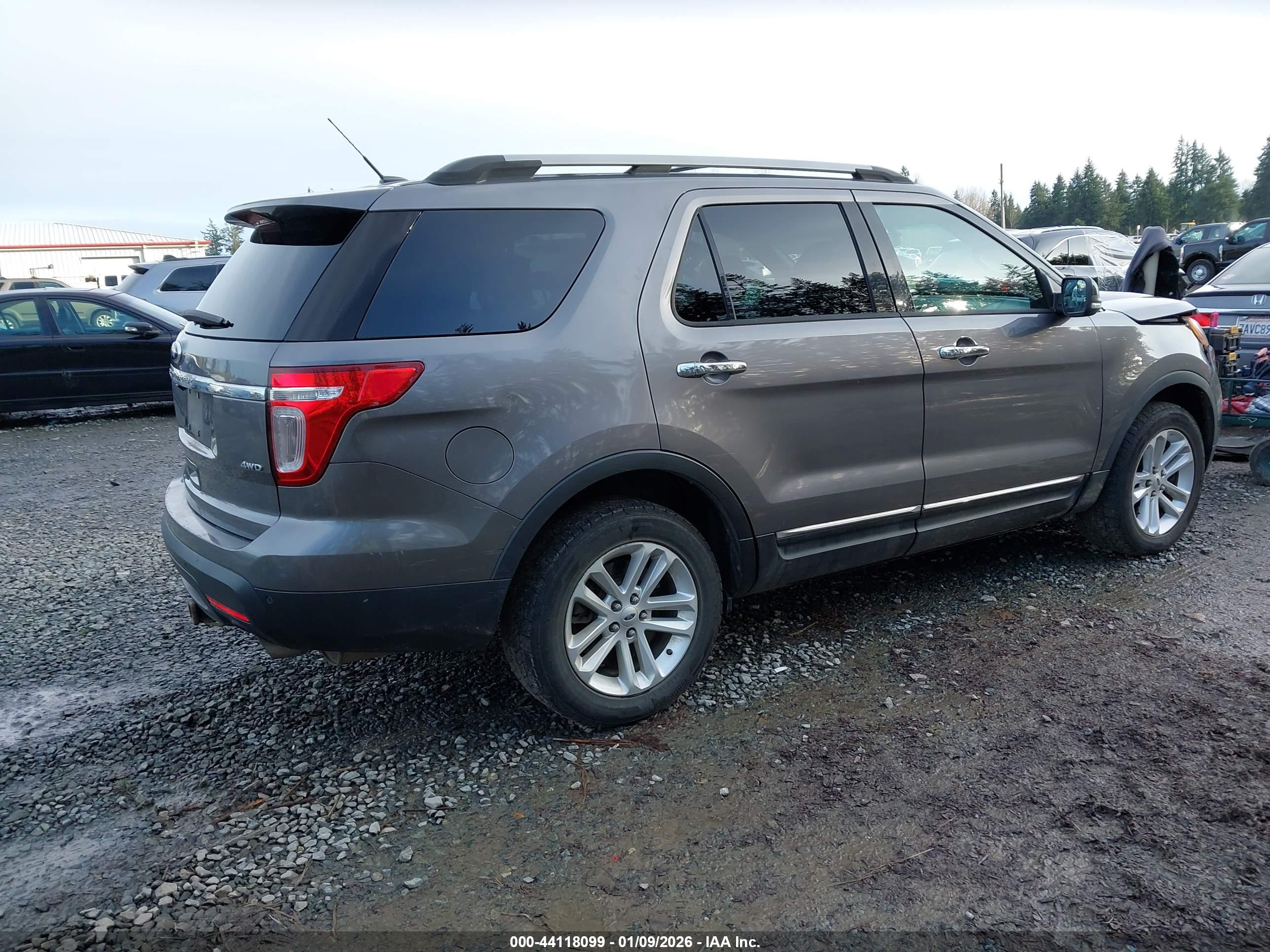 FORD EXPLORER image 4