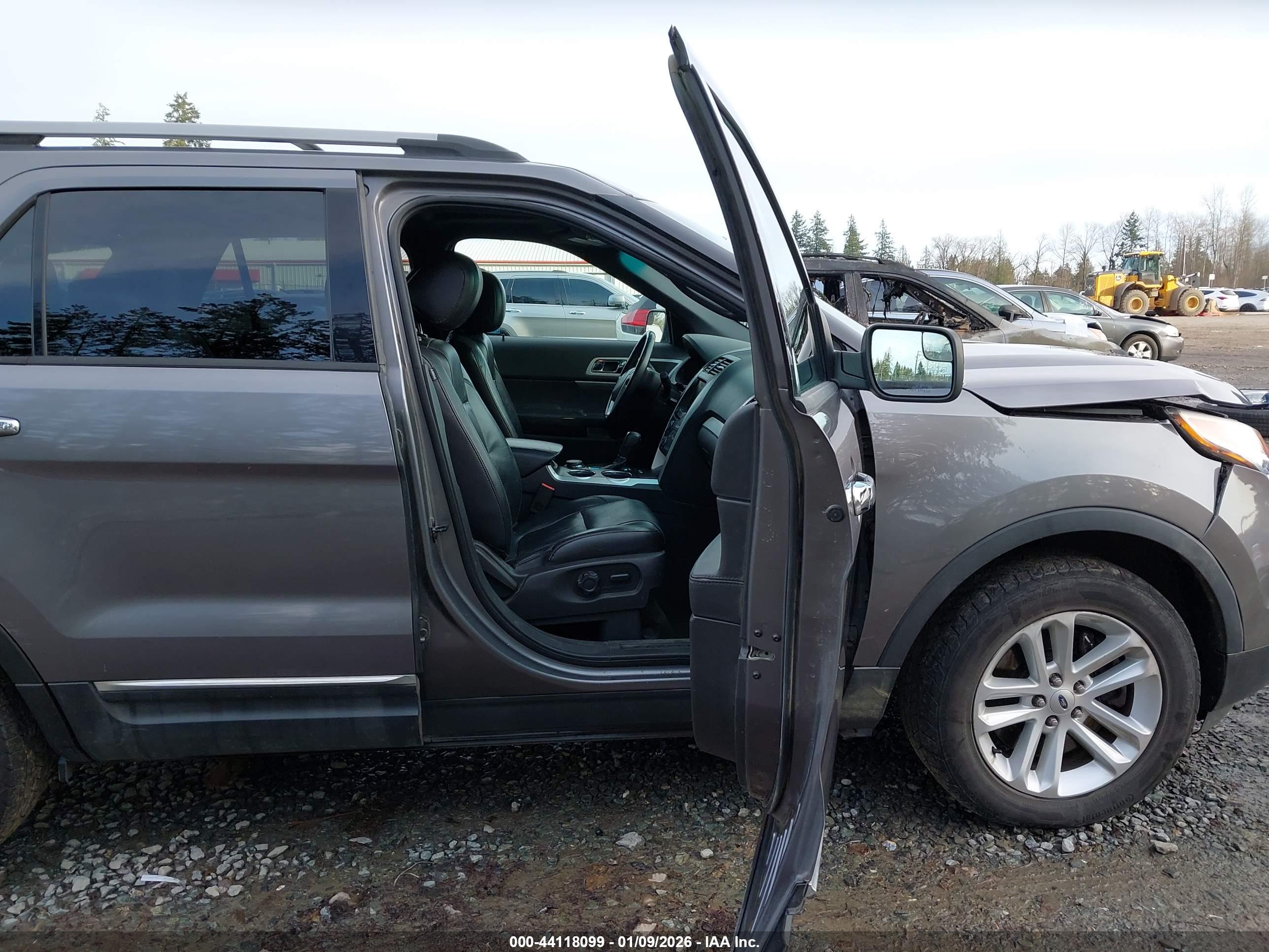 FORD EXPLORER image 5