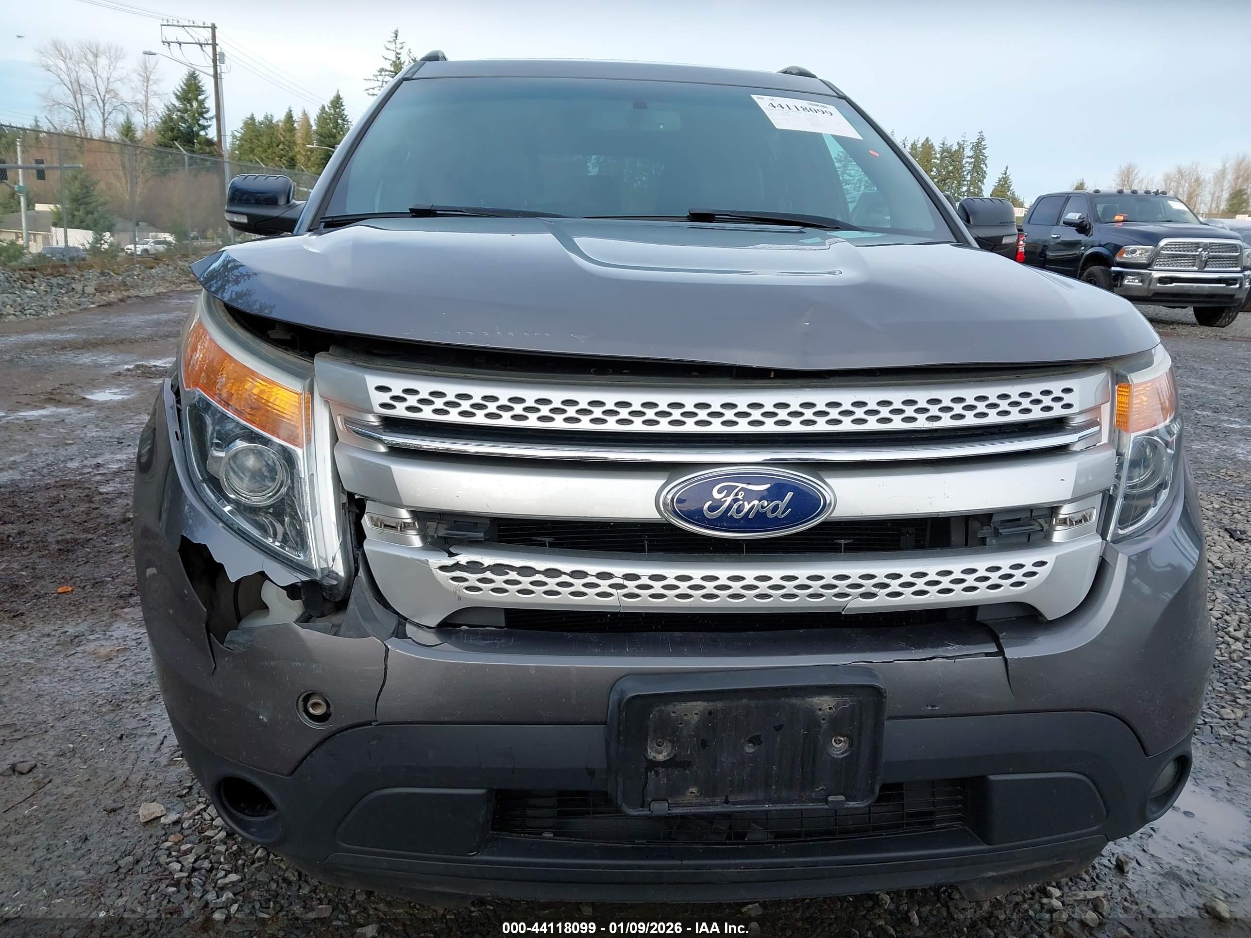 FORD EXPLORER image 6
