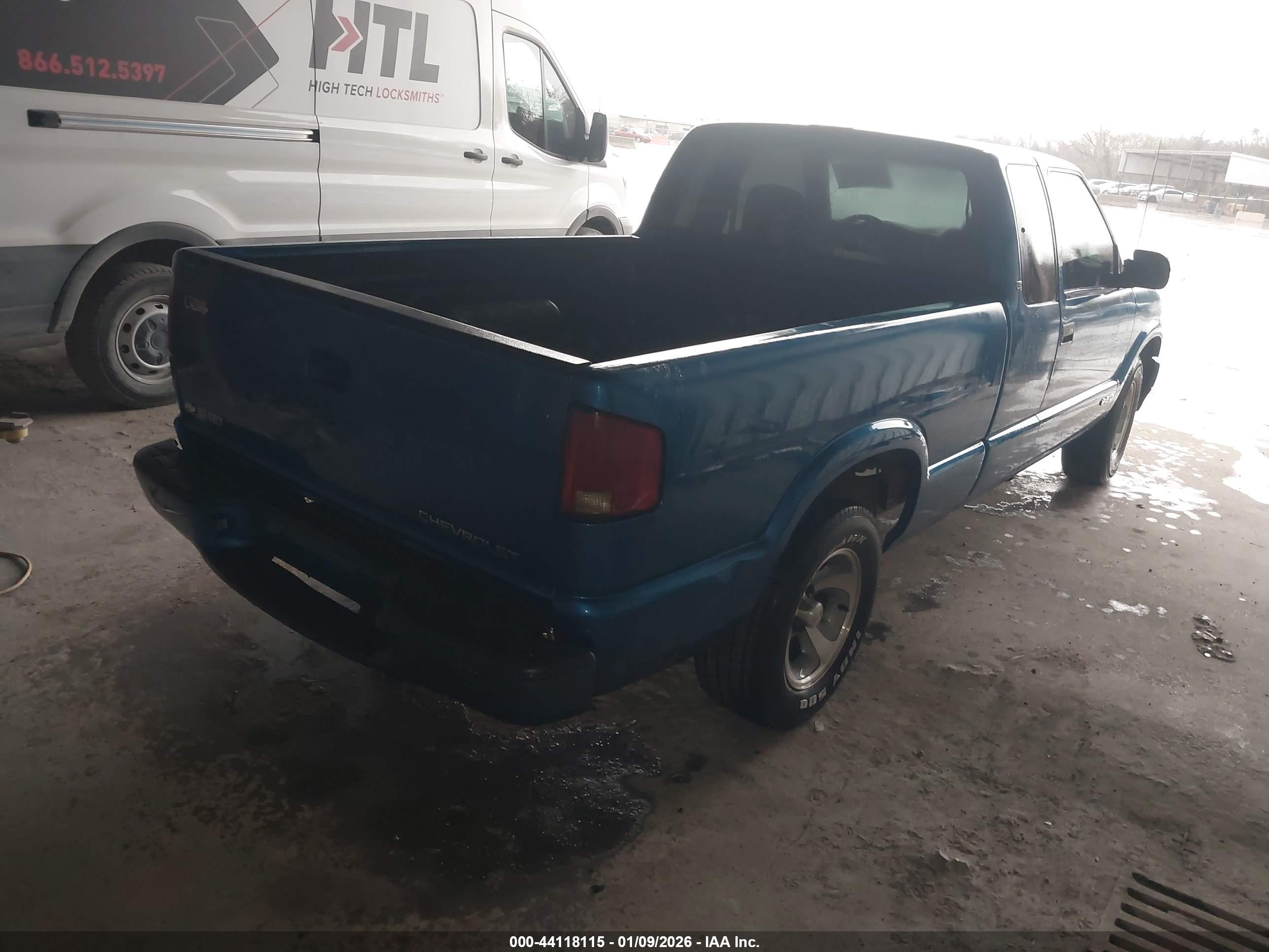 CHEVROLET S-10 image 4