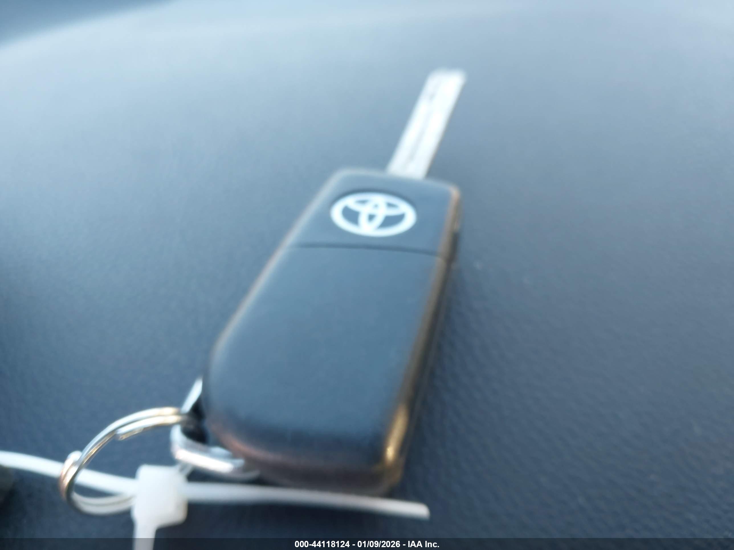 TOYOTA CAMRY image 11