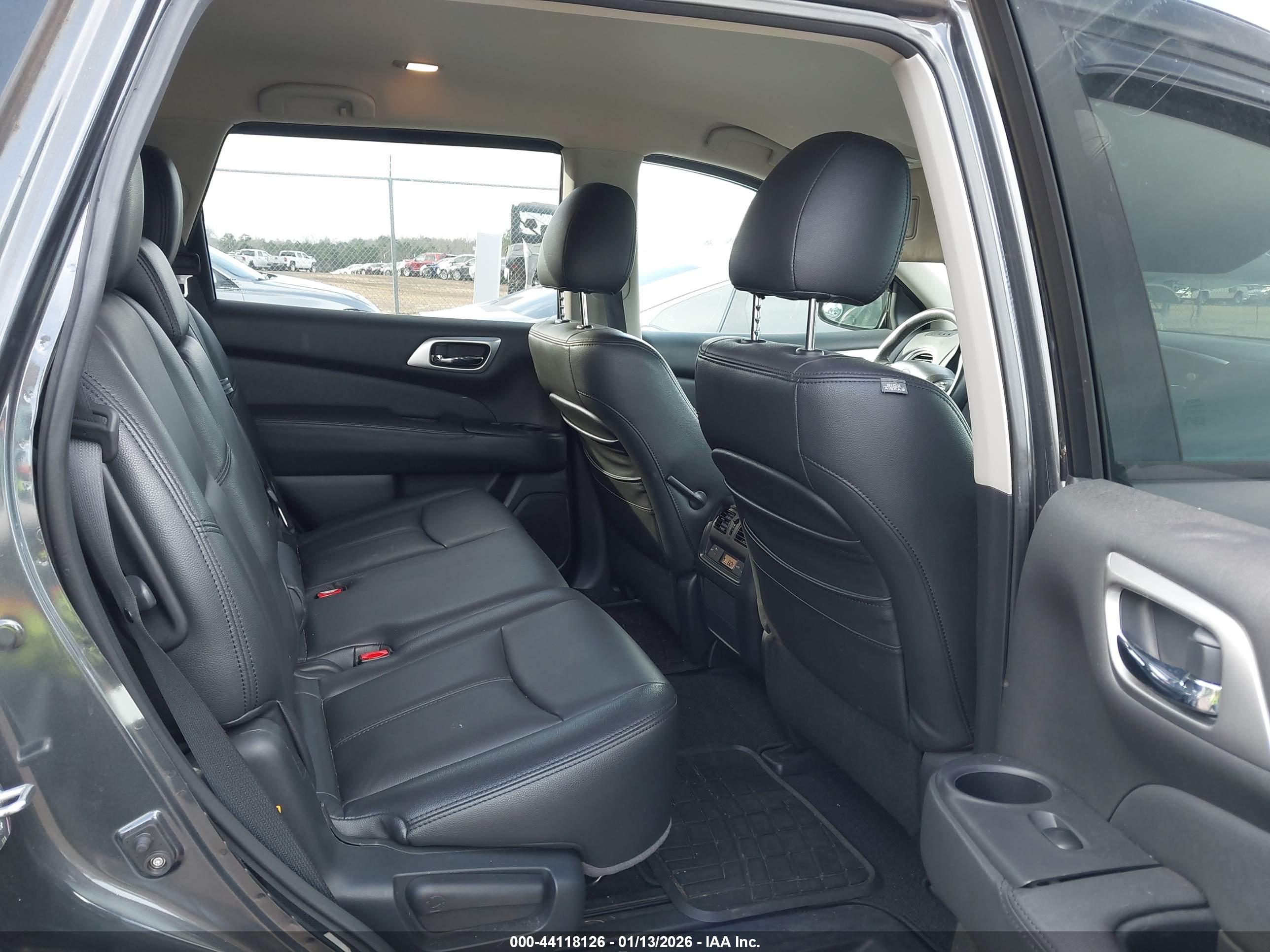 NISSAN PATHFINDER image 8