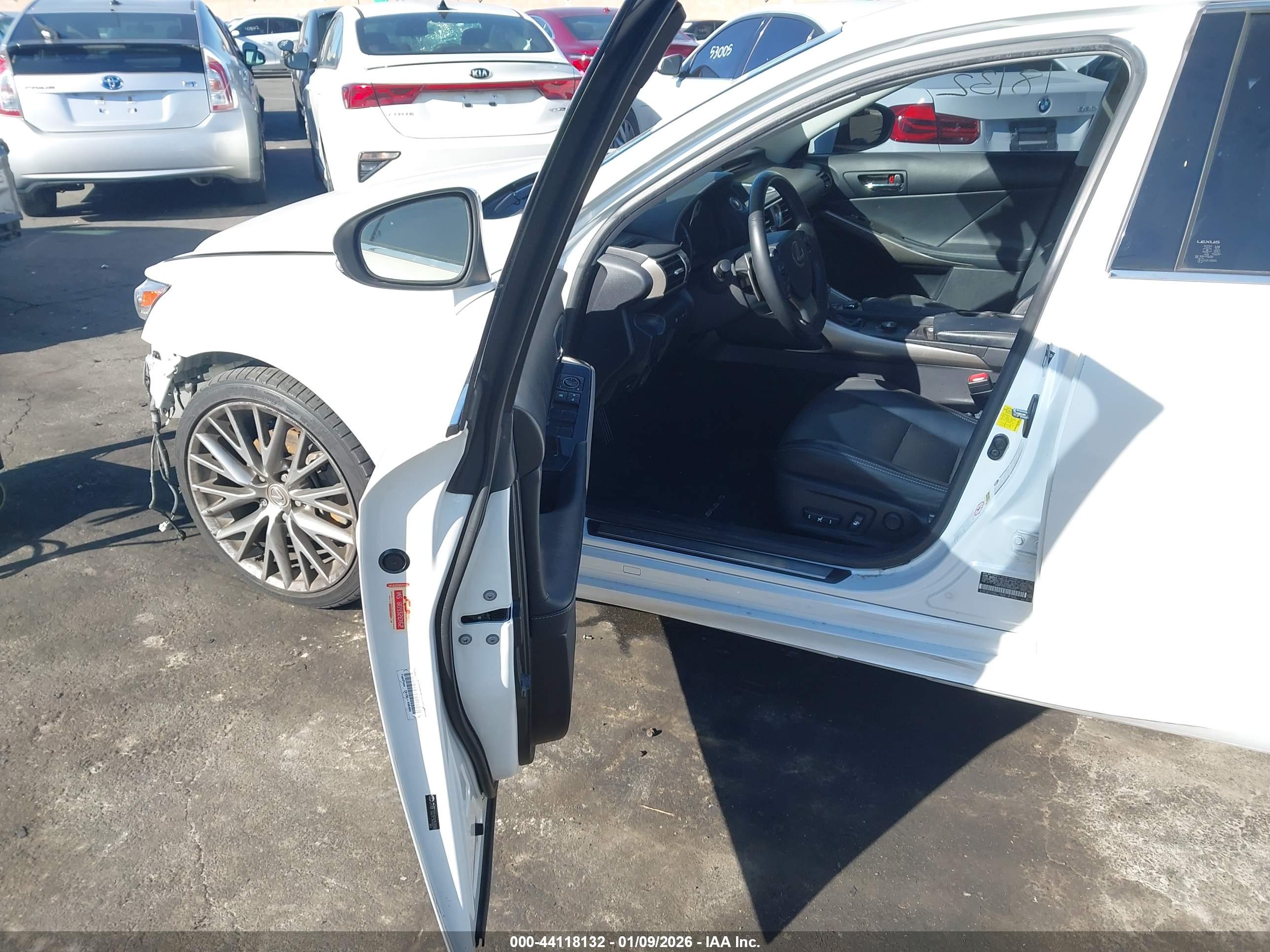 LEXUS IS image 5