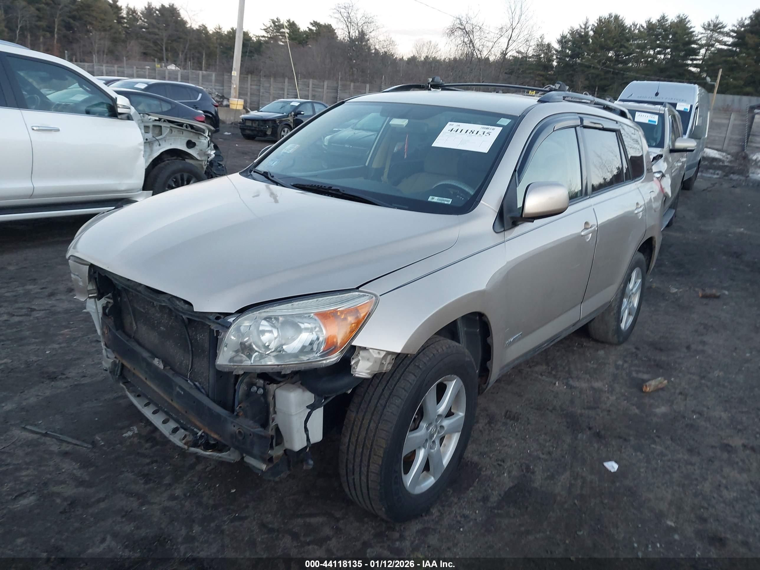 TOYOTA RAV4 image 2