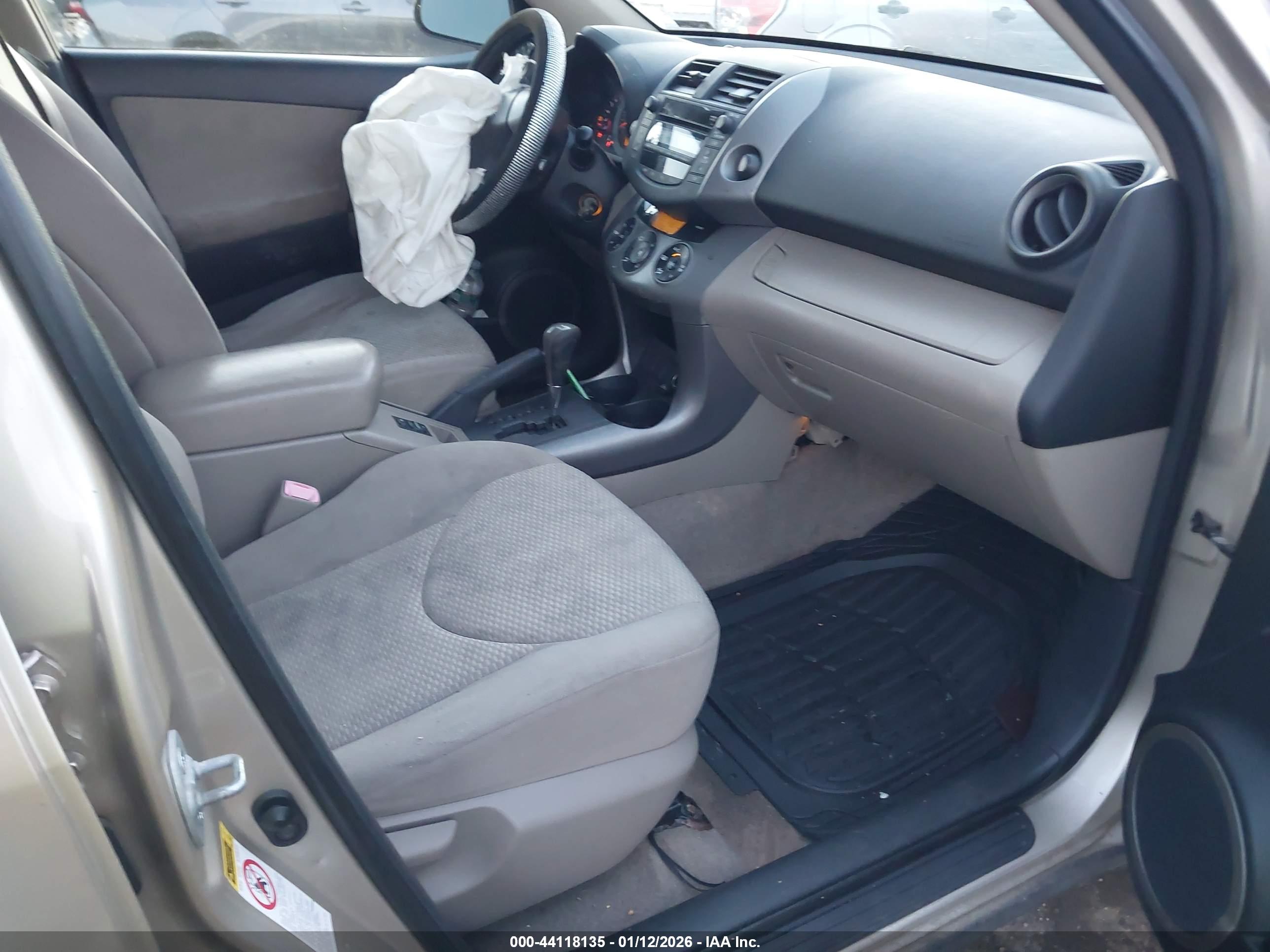 TOYOTA RAV4 image 5