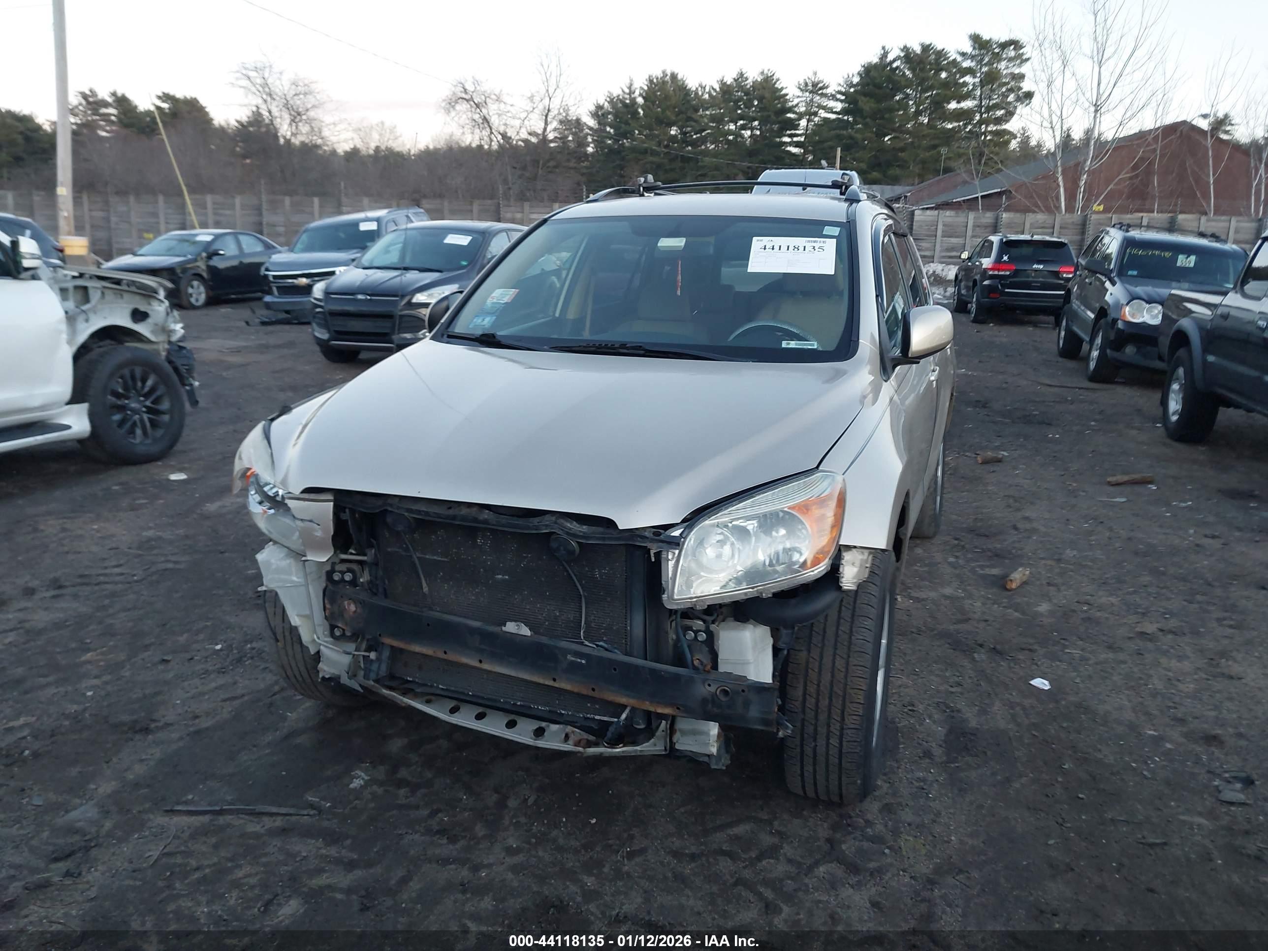 TOYOTA RAV4 image 6