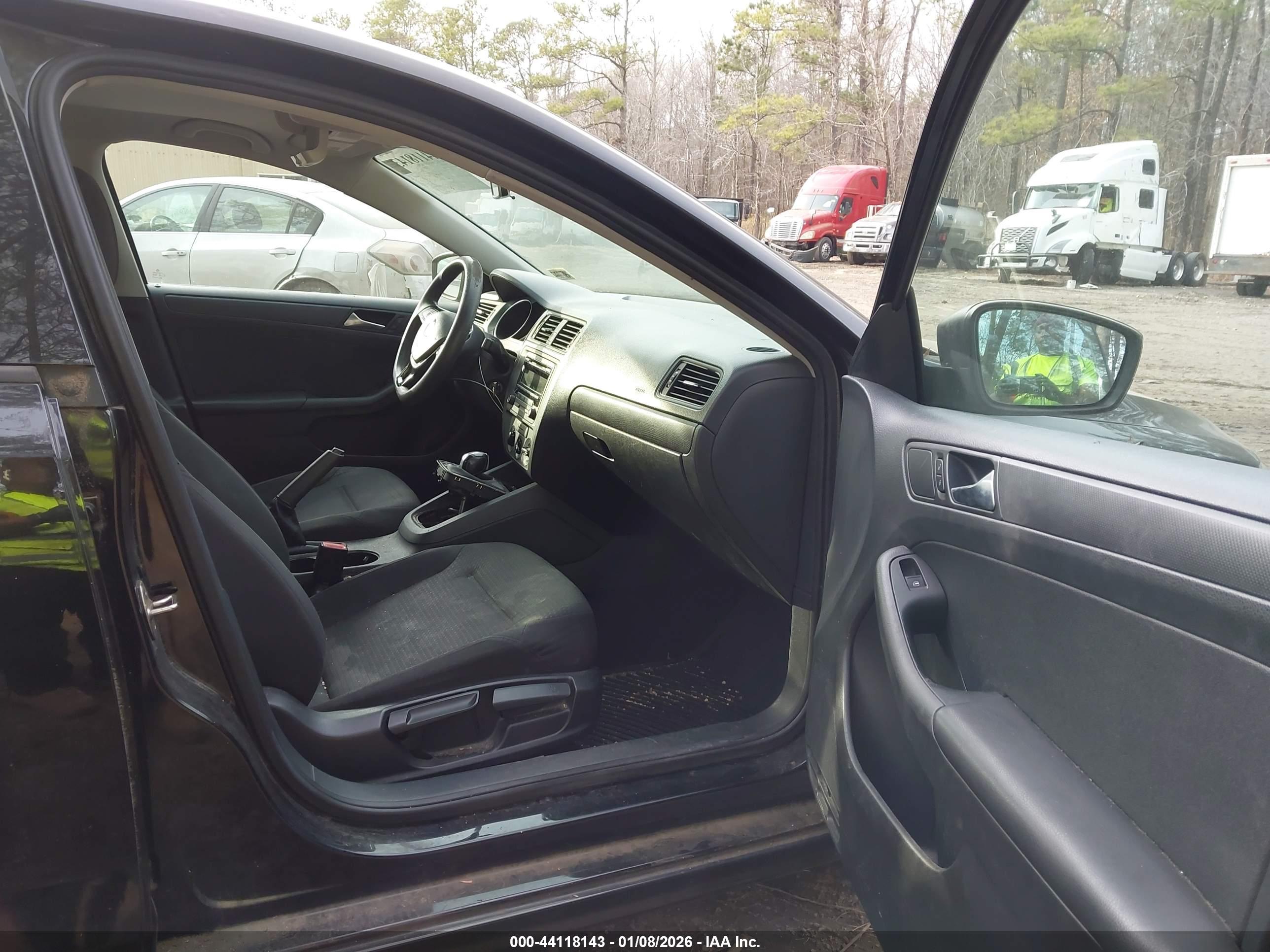 VOLKSWAGEN JETTA image 5
