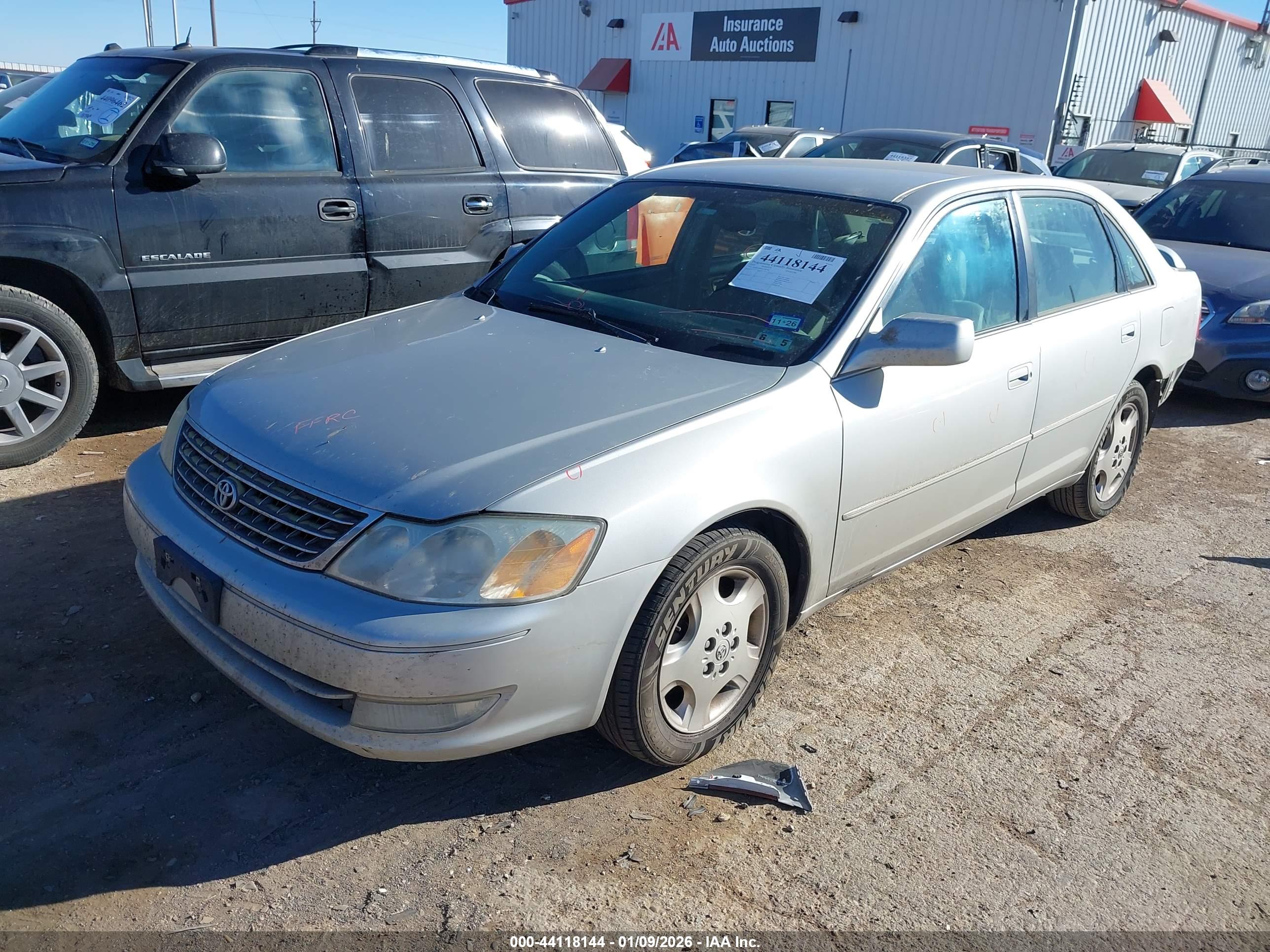 TOYOTA AVALON image 2