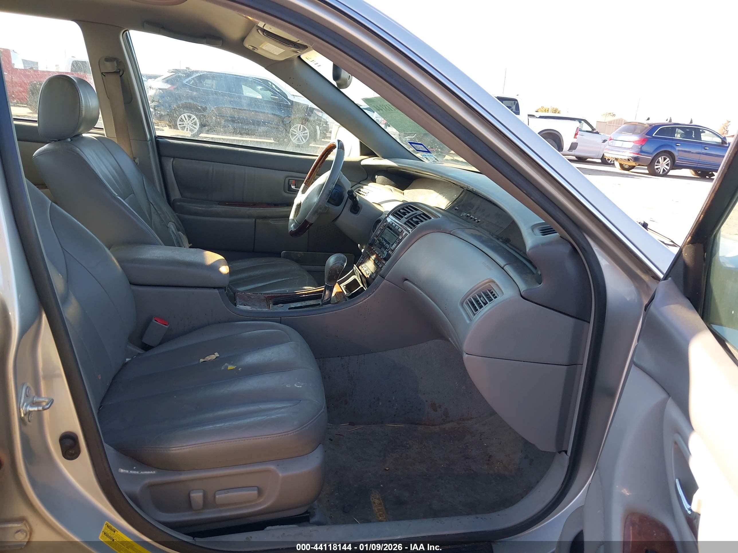 TOYOTA AVALON image 5