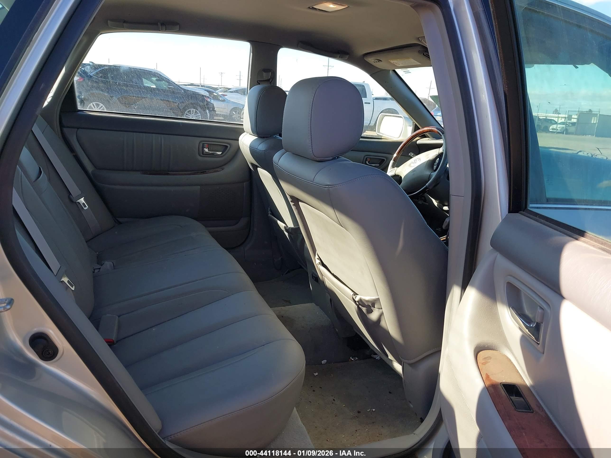 TOYOTA AVALON image 8