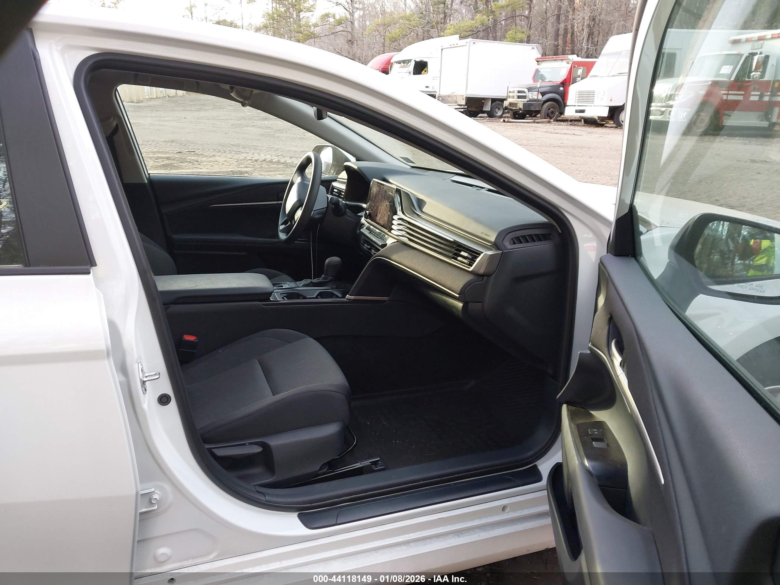 TOYOTA CAMRY image 5