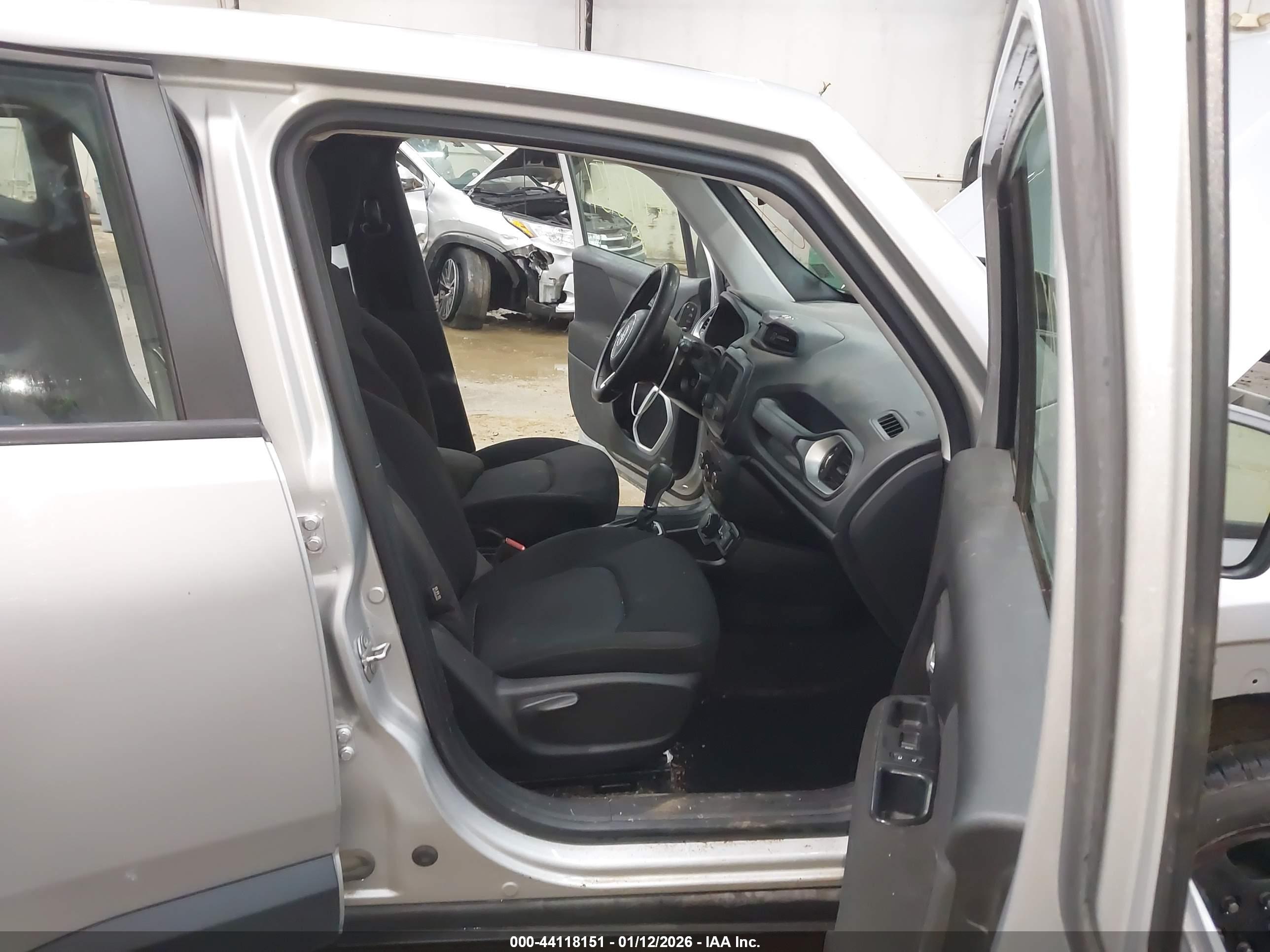 JEEP RENEGADE image 5