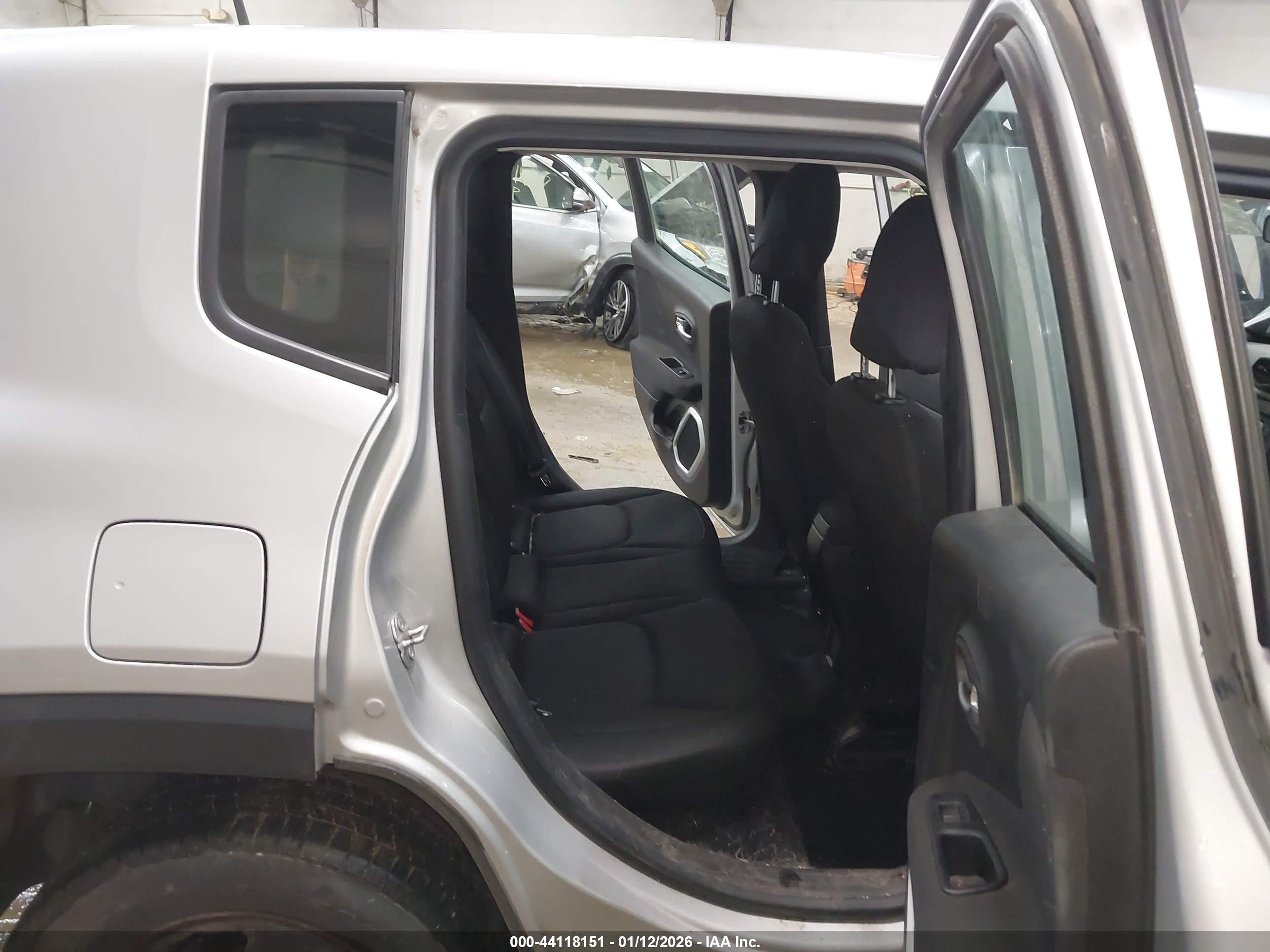 JEEP RENEGADE image 8