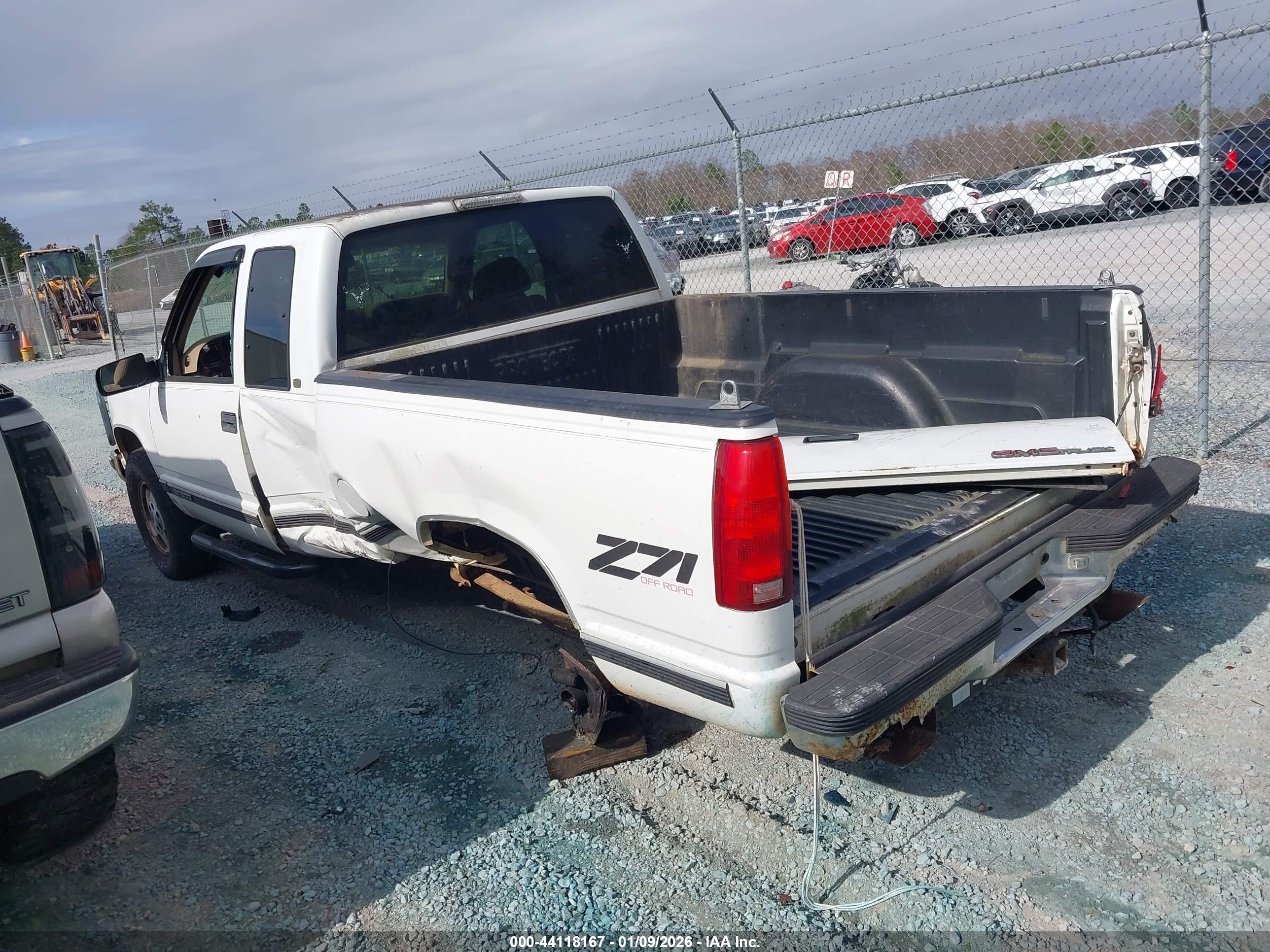 GMC SIERRA image 3